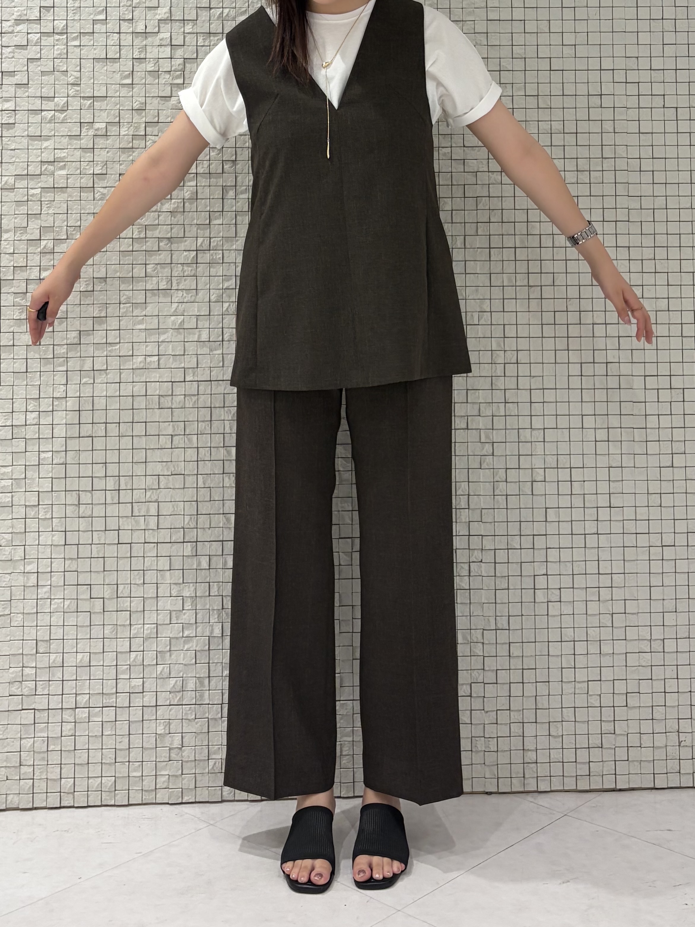 koharuさんの「INDIVI｜【UVケア／接触冷感】リネン風チュニックベスト」を使ったコーディネート