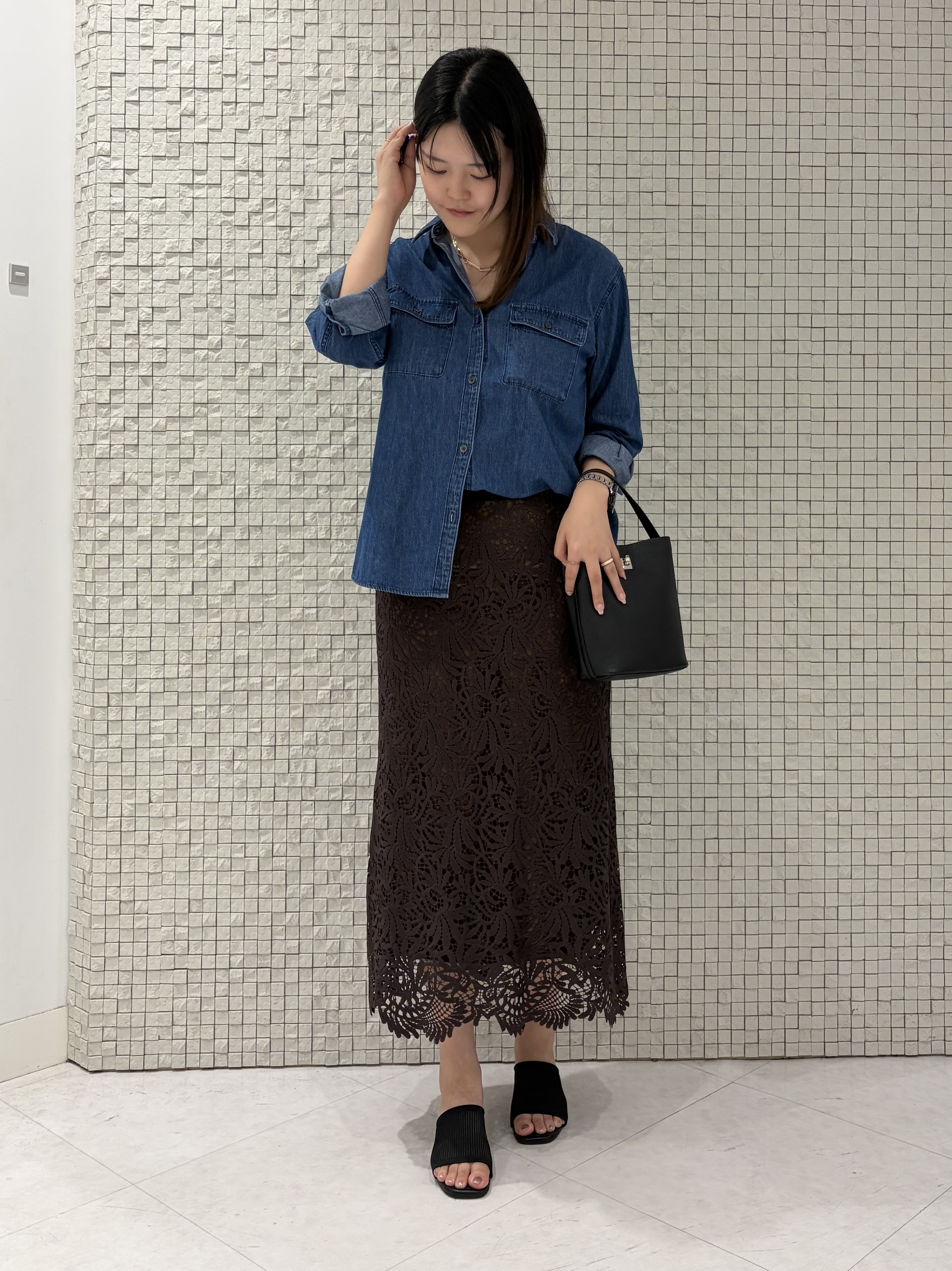 koharuさんの「INDIVI｜【洗える／体型カバー】ライトデニム ワークシャツ」を使ったコーディネート