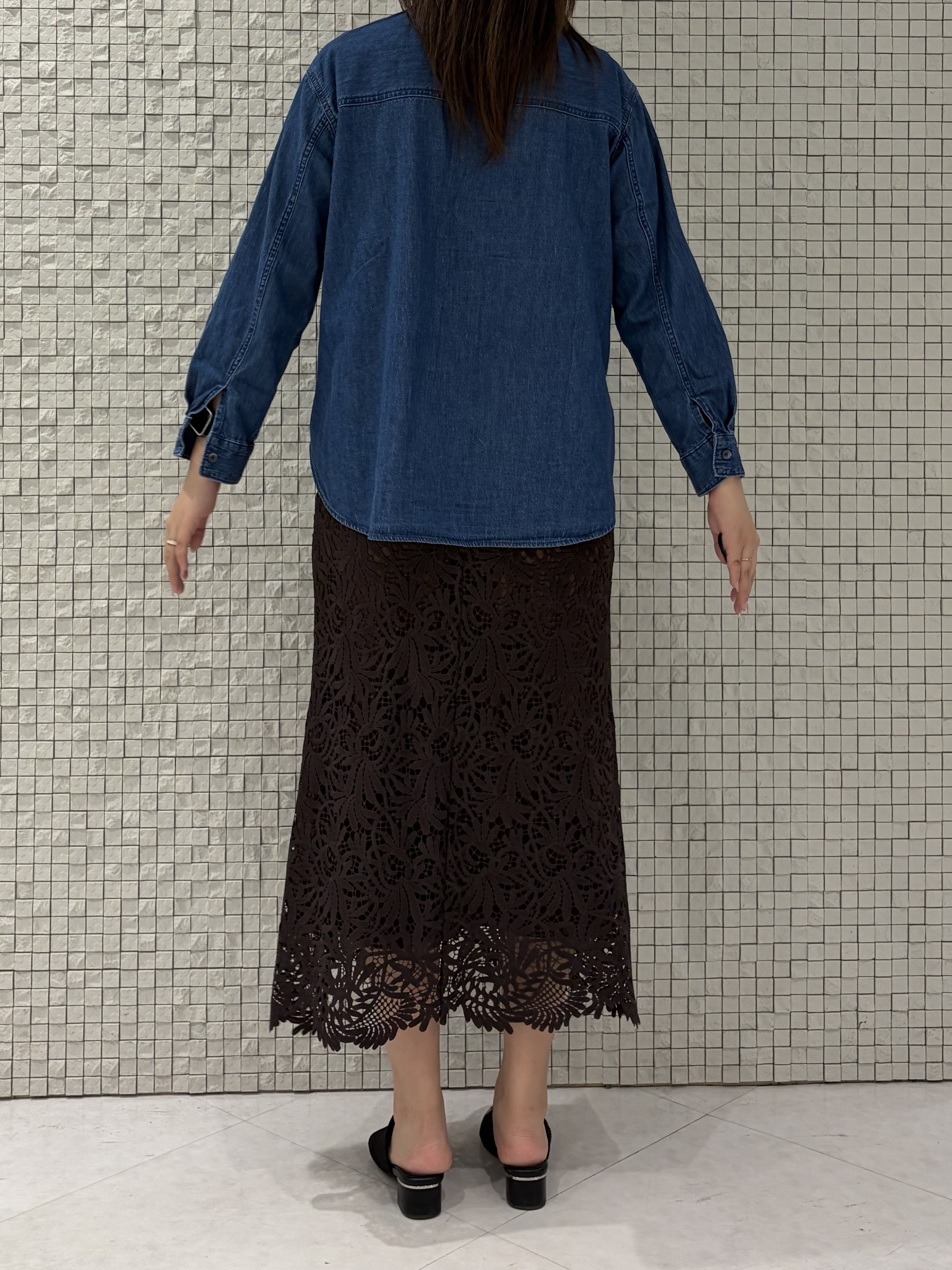 koharuさんの「INDIVI｜【洗える／体型カバー】ライトデニム ワークシャツ」を使ったコーディネート