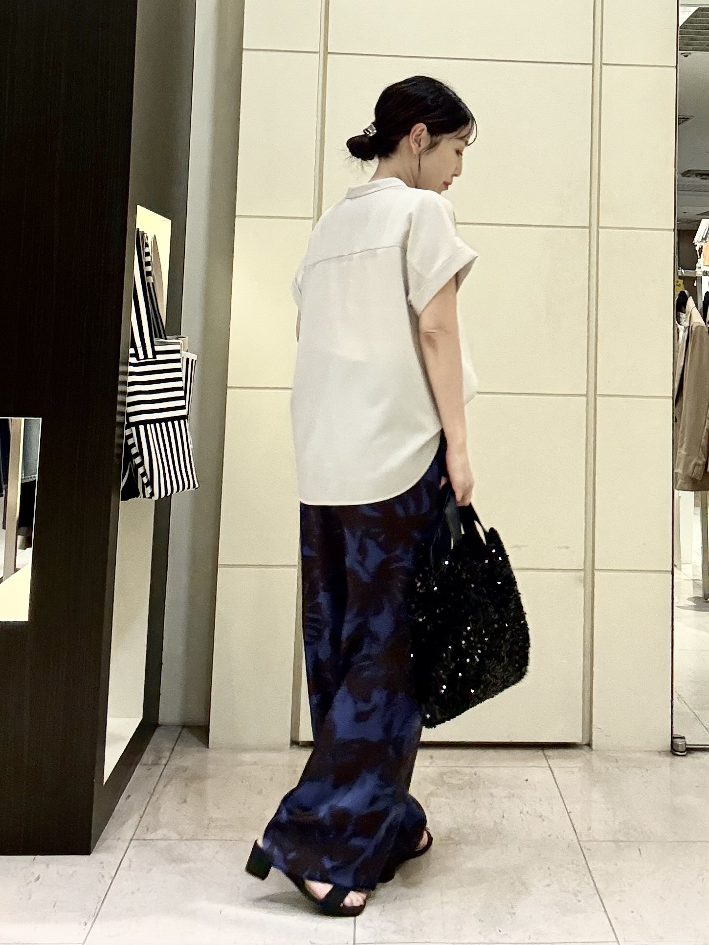 mori.さんの「UNTITLED｜【残暑も快適/セットアップ可/接触冷感】エアリークールブラウス」を使ったコーディネート