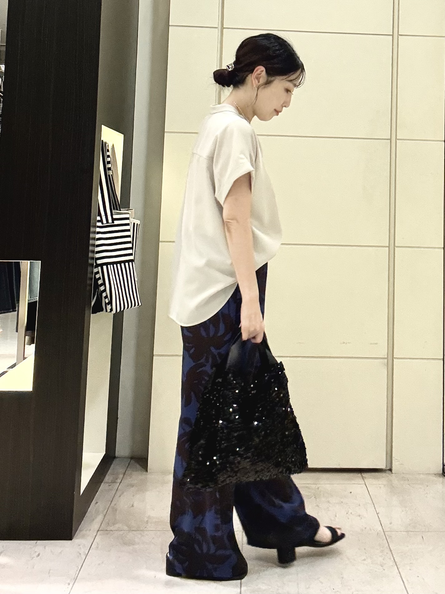 mori.さんの「UNTITLED｜【残暑も快適/セットアップ可/接触冷感】エアリークールブラウス」を使ったコーディネート