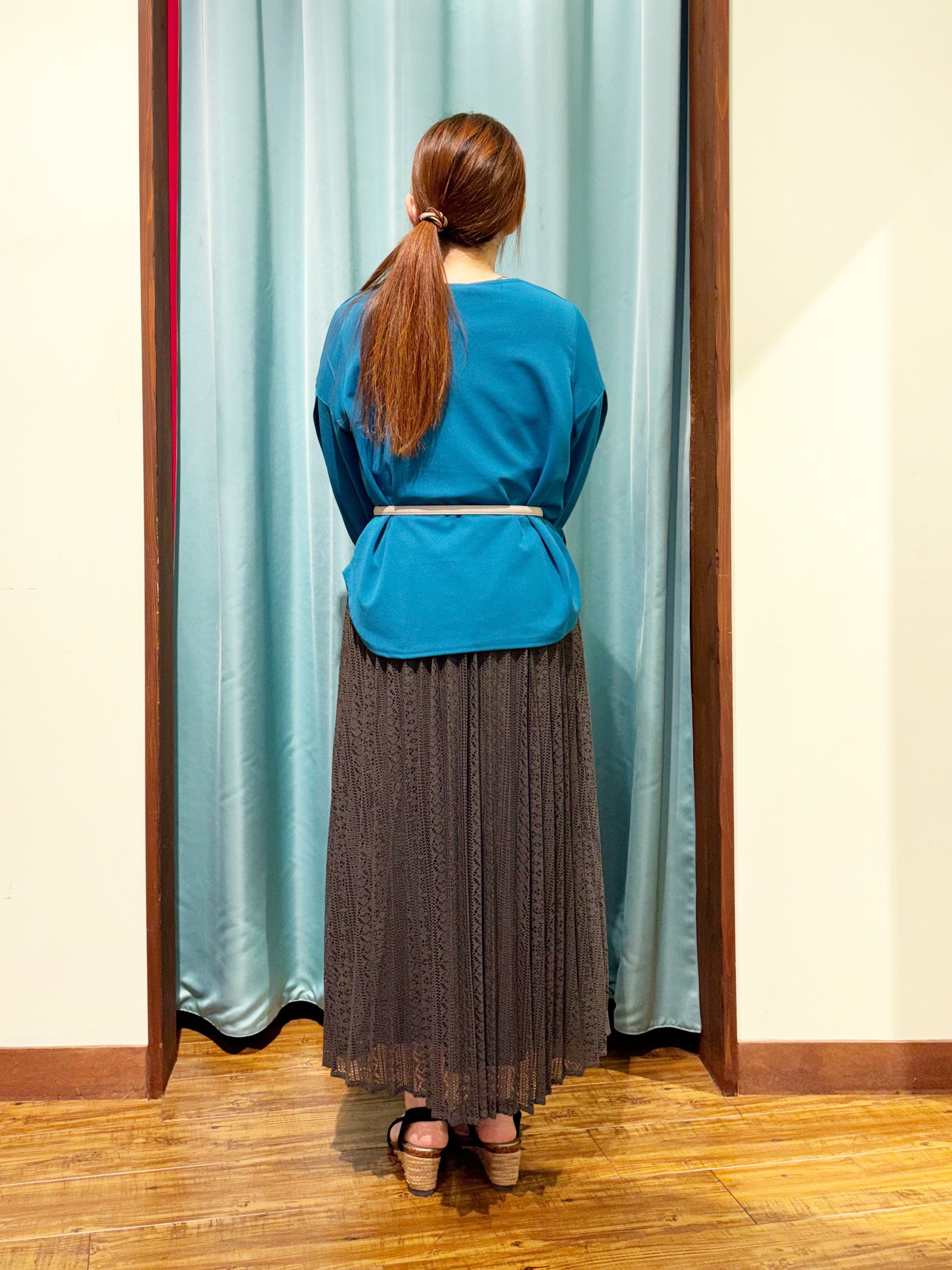 tukiさんの「SHOO･LA･RUE｜【着丈選べる/2点セット】大人のきれい見え ネックレス付き お袖タック8分袖トップス」を使ったコーディネート