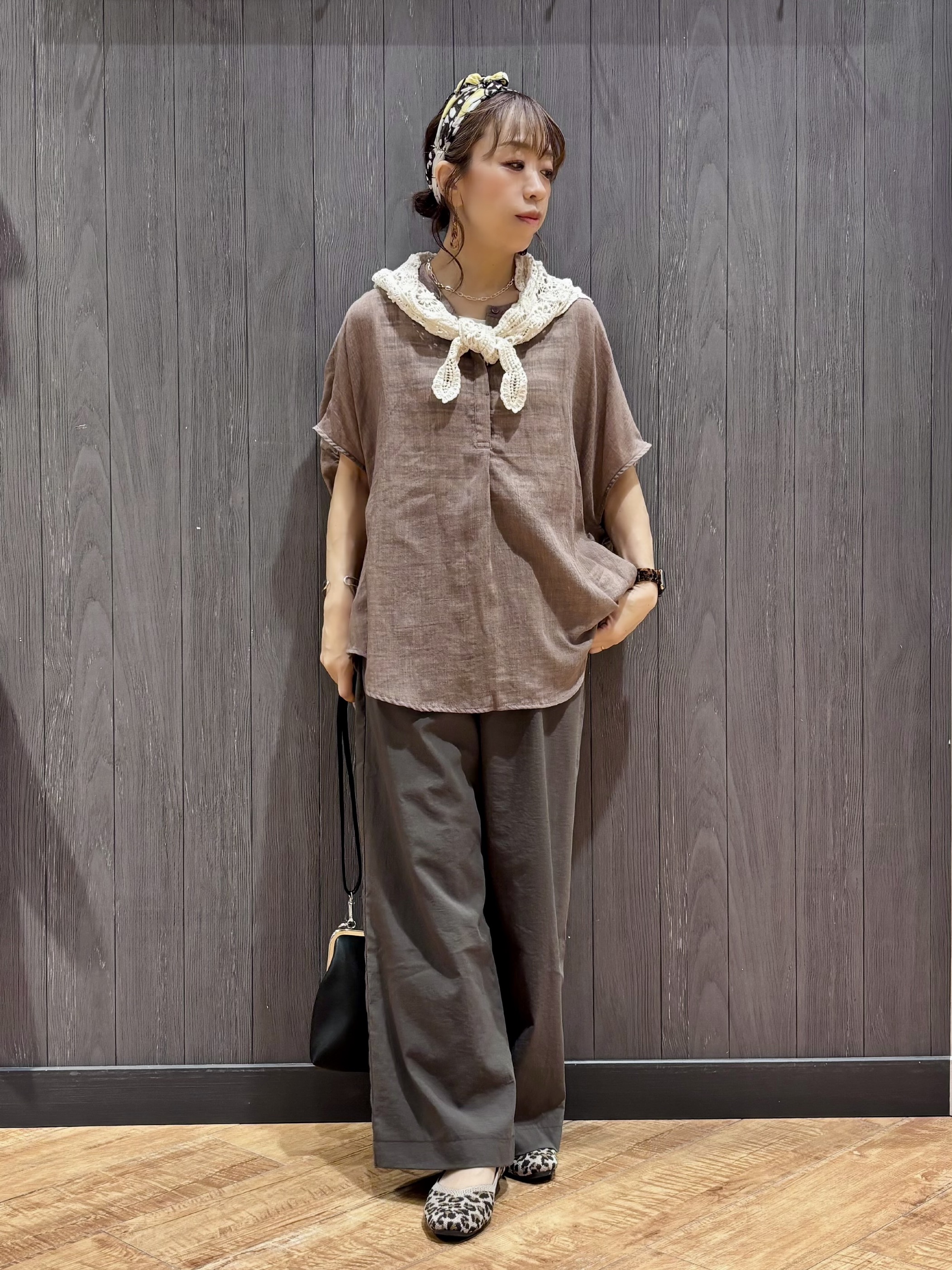 meiさんの「SHOO･LA･RUE｜【体型カバー】バルーン風ゆるシャツブラウス」を使ったコーディネート