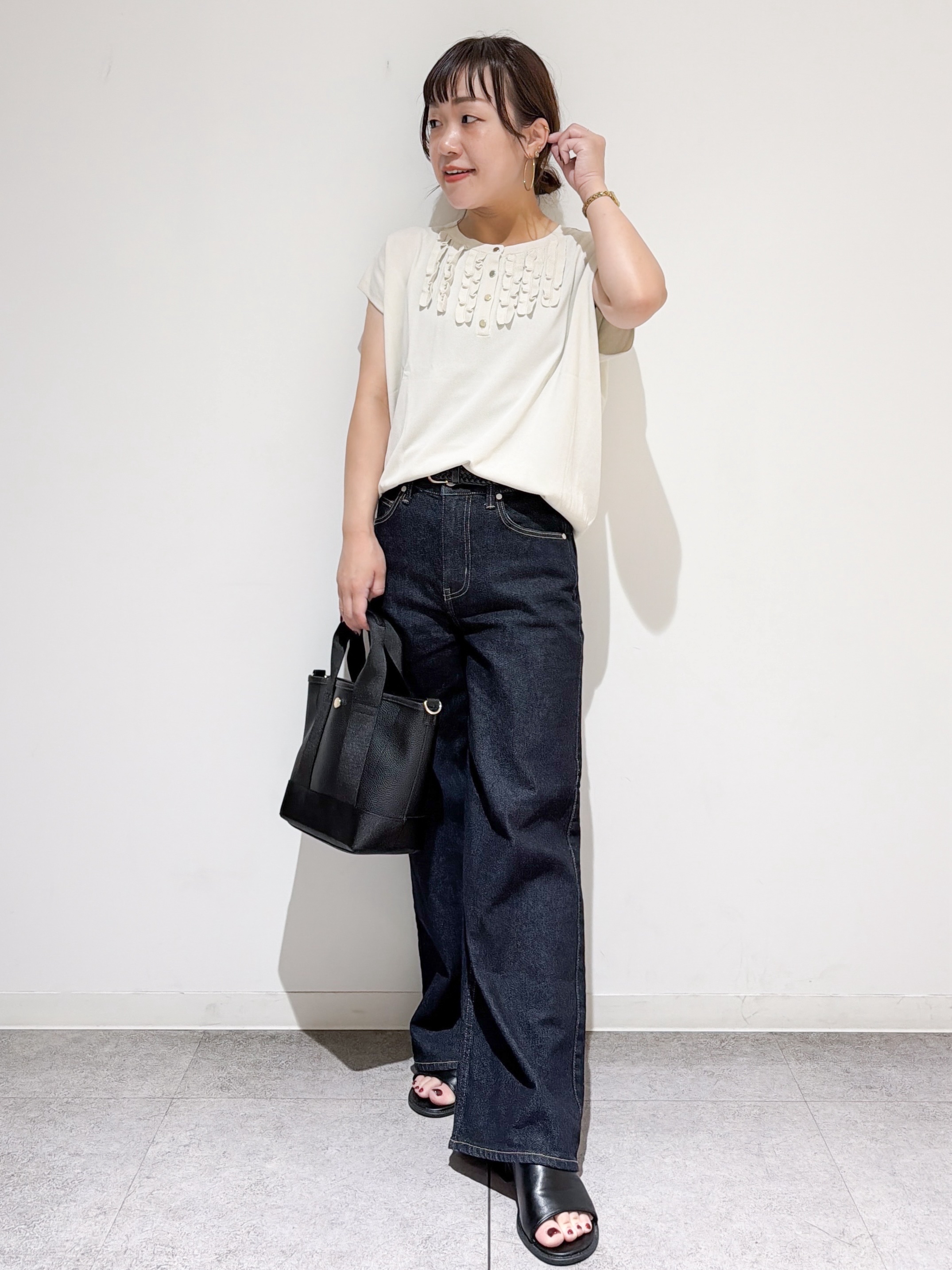 すずママさんの「OPAQUE.CLIP｜【接触冷感／UV】フリルフレンチスリーブニット《洗濯機OK》」を使ったコーディネート