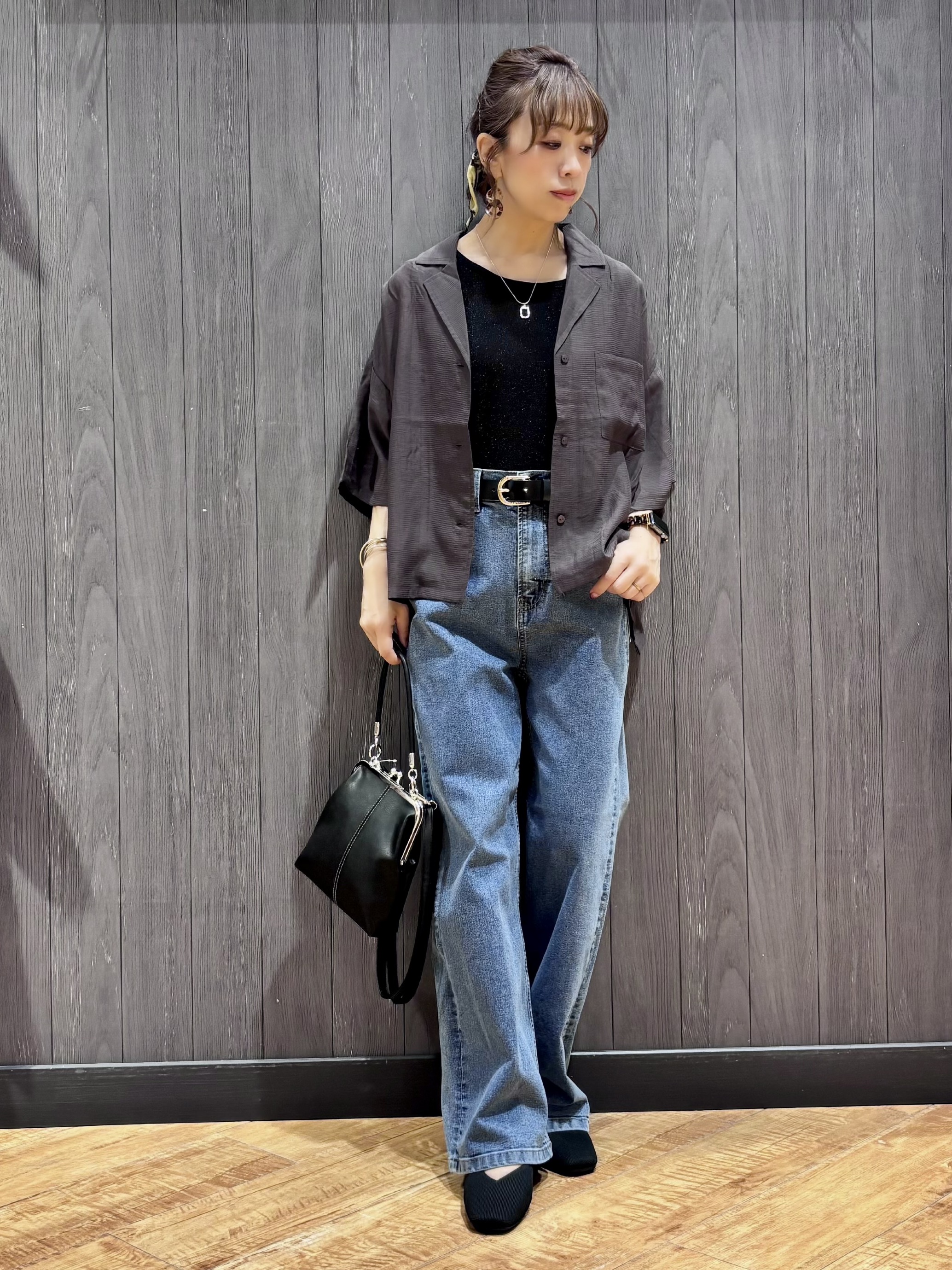 meiさんの「SHOO･LA･RUE｜【S-LL/洗濯機可】抜け感たっぷり 程よい透け感のポケット付きシャツ」を使ったコーディネート