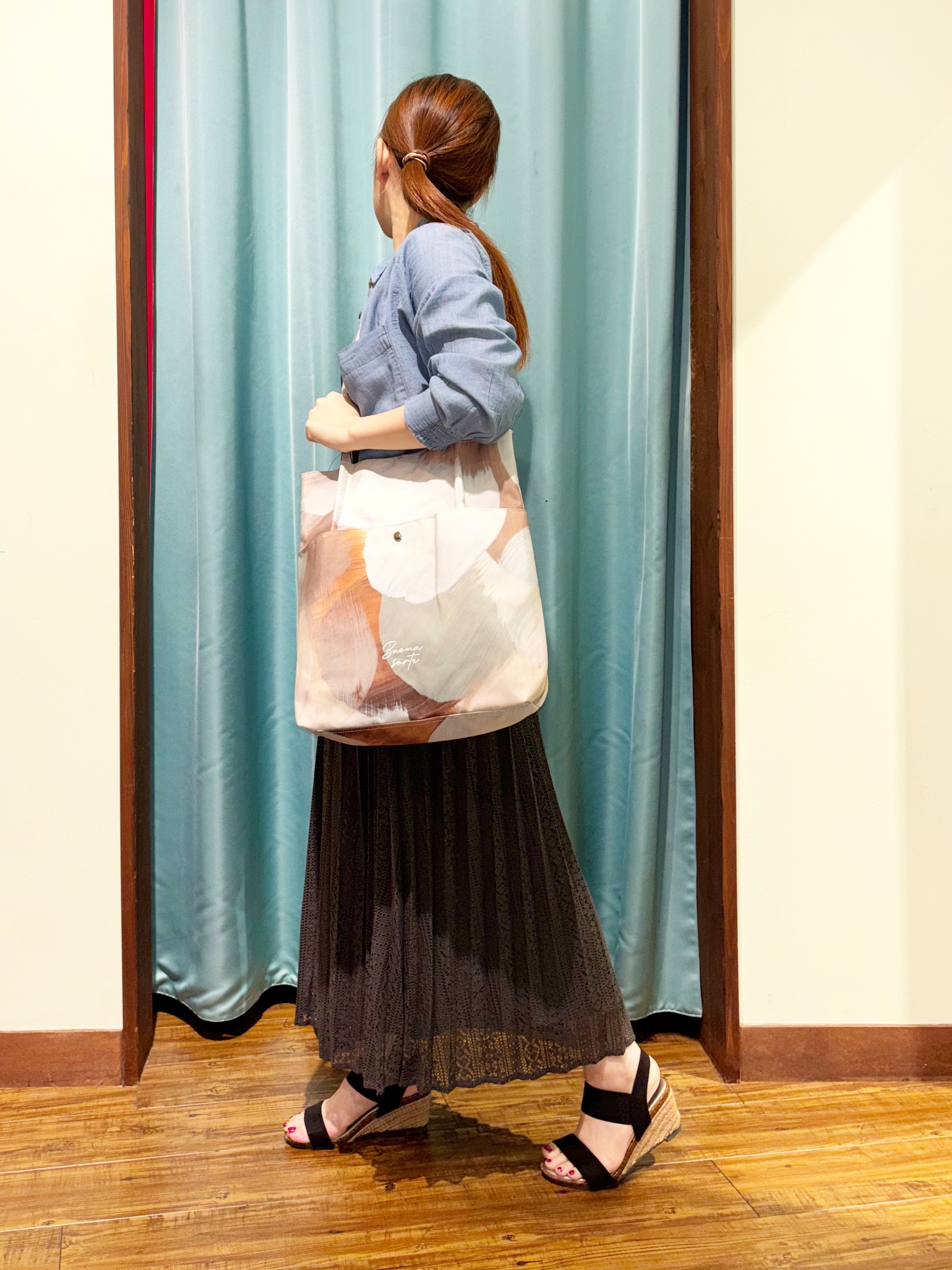 tukiさんの「SHOO･LA･RUE｜【綿100%/UV/S-LL/体型カバー】優しく透ける 柔らかシアーデニムシャツ」を使ったコーディネート