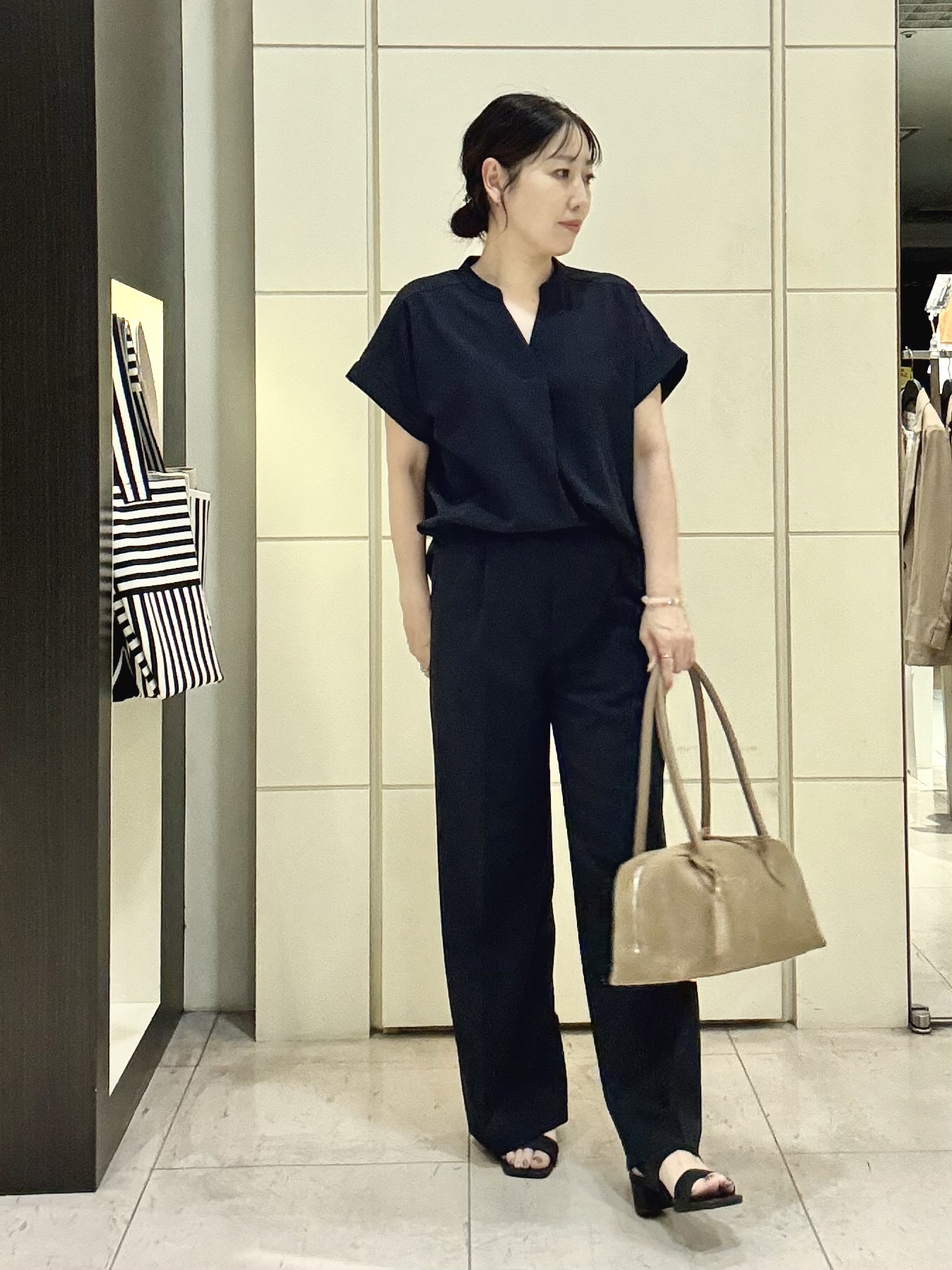 mori.さんの「UNTITLED｜【残暑も快適/セットアップ可/接触冷感】エアリークールブラウス」を使ったコーディネート