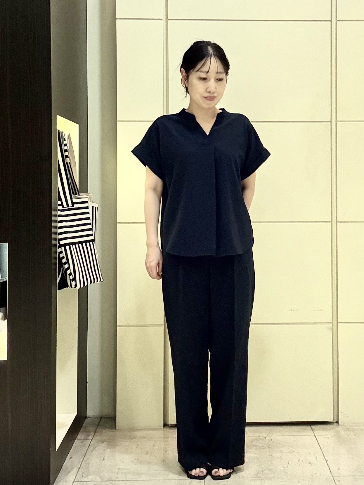 mori.さんの「UNTITLED｜【残暑も快適/セットアップ可/接触冷感】エアリークールブラウス」を使ったコーディネート