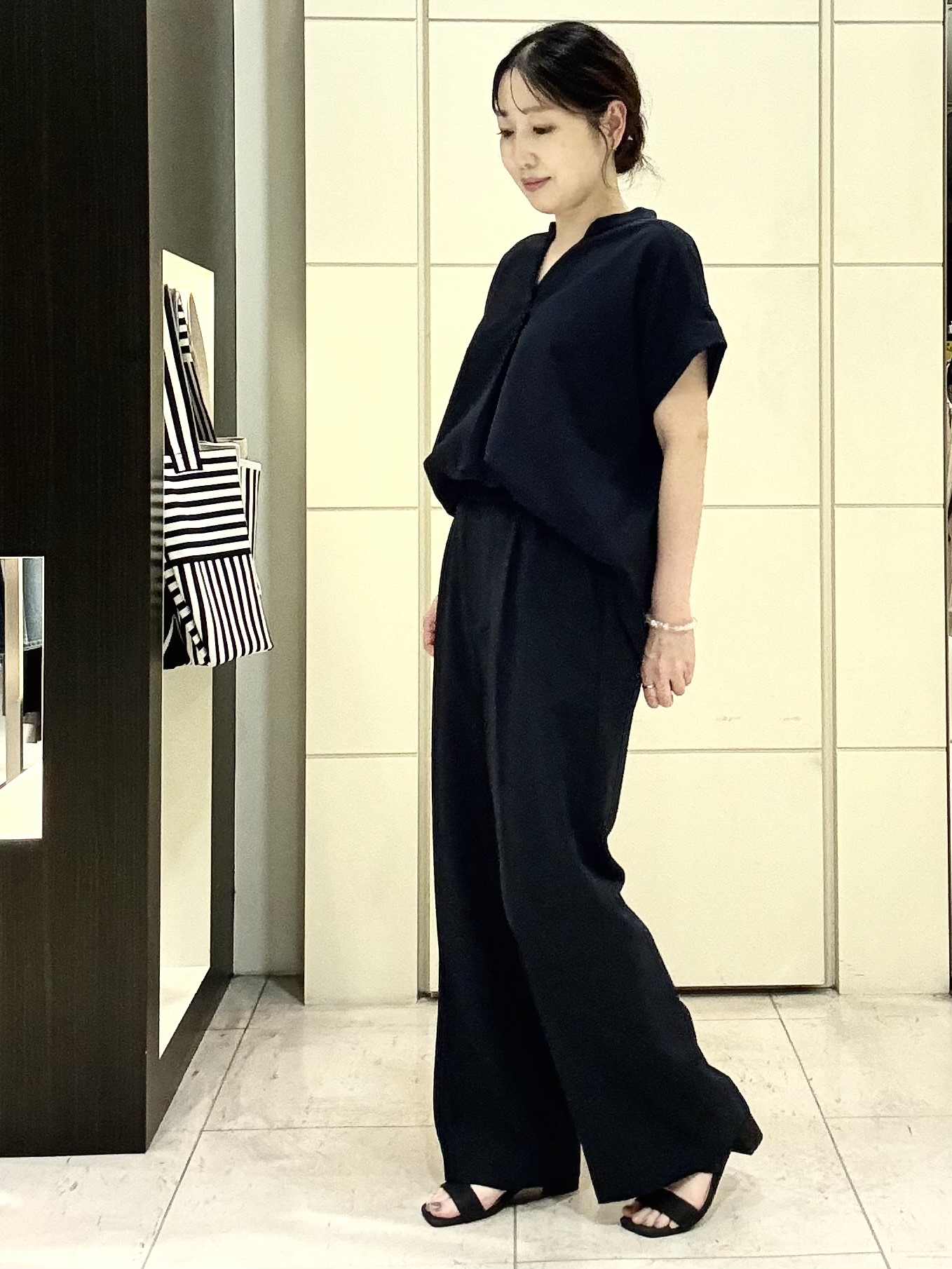 mori.さんの「UNTITLED｜【残暑も快適/セットアップ可/接触冷感】エアリークールブラウス」を使ったコーディネート