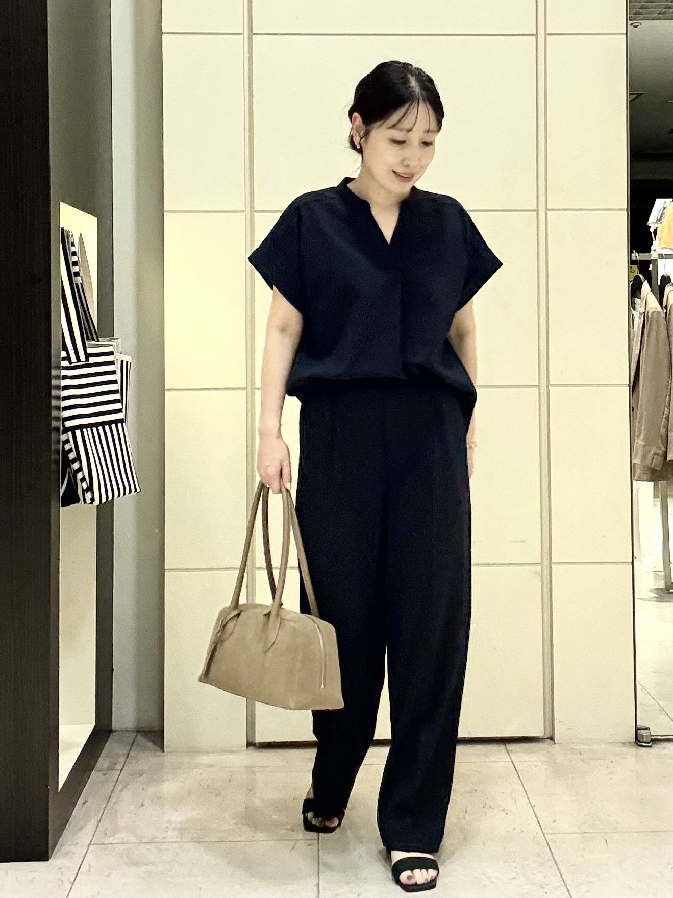 mori.さんの「UNTITLED｜【残暑も快適/セットアップ可/接触冷感】エアリークールブラウス」を使ったコーディネート
