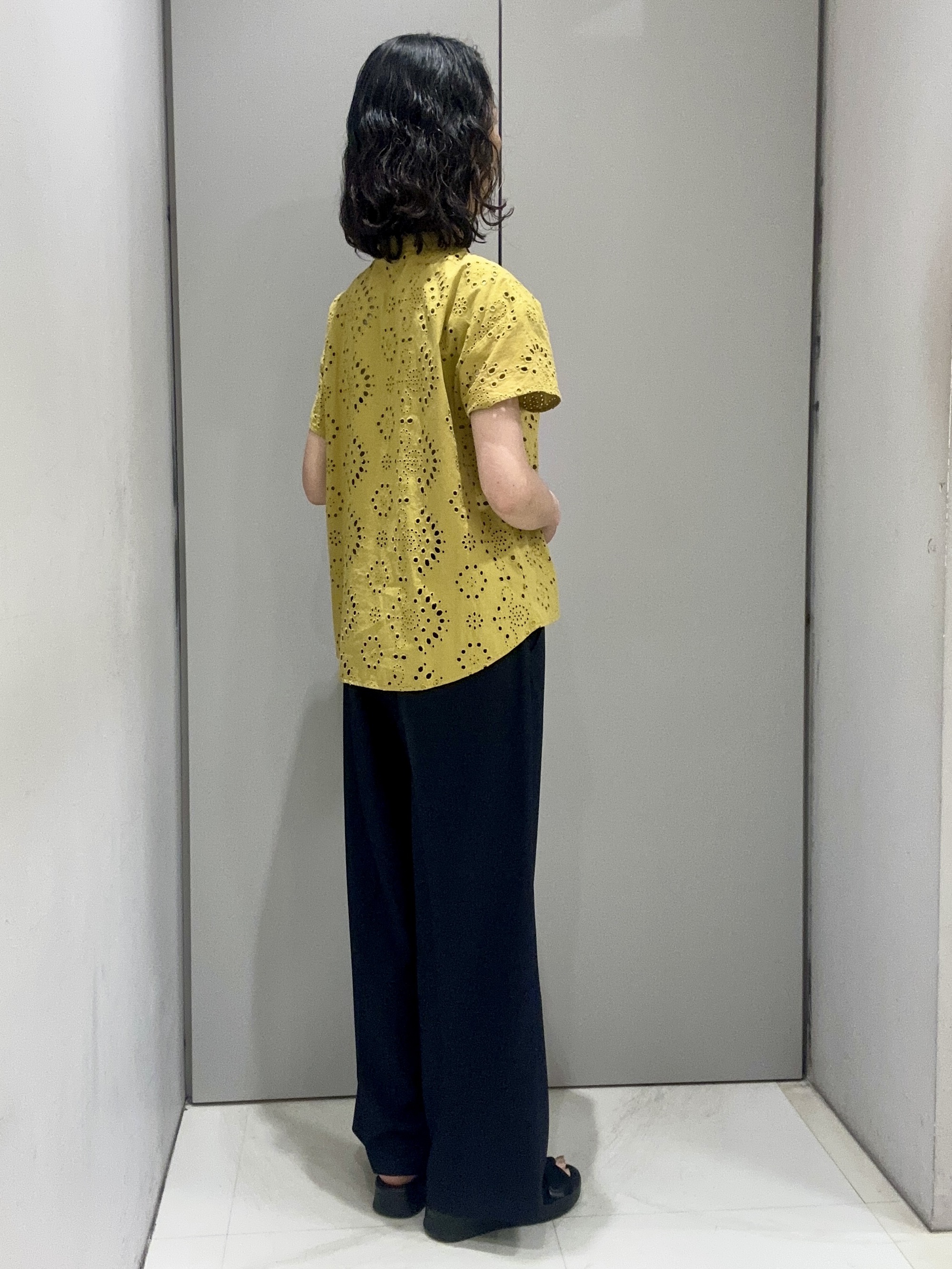 Kouさんの「Reflect｜【通勤◎】カットワーク刺繍レース シャツブラウス」を使ったコーディネート