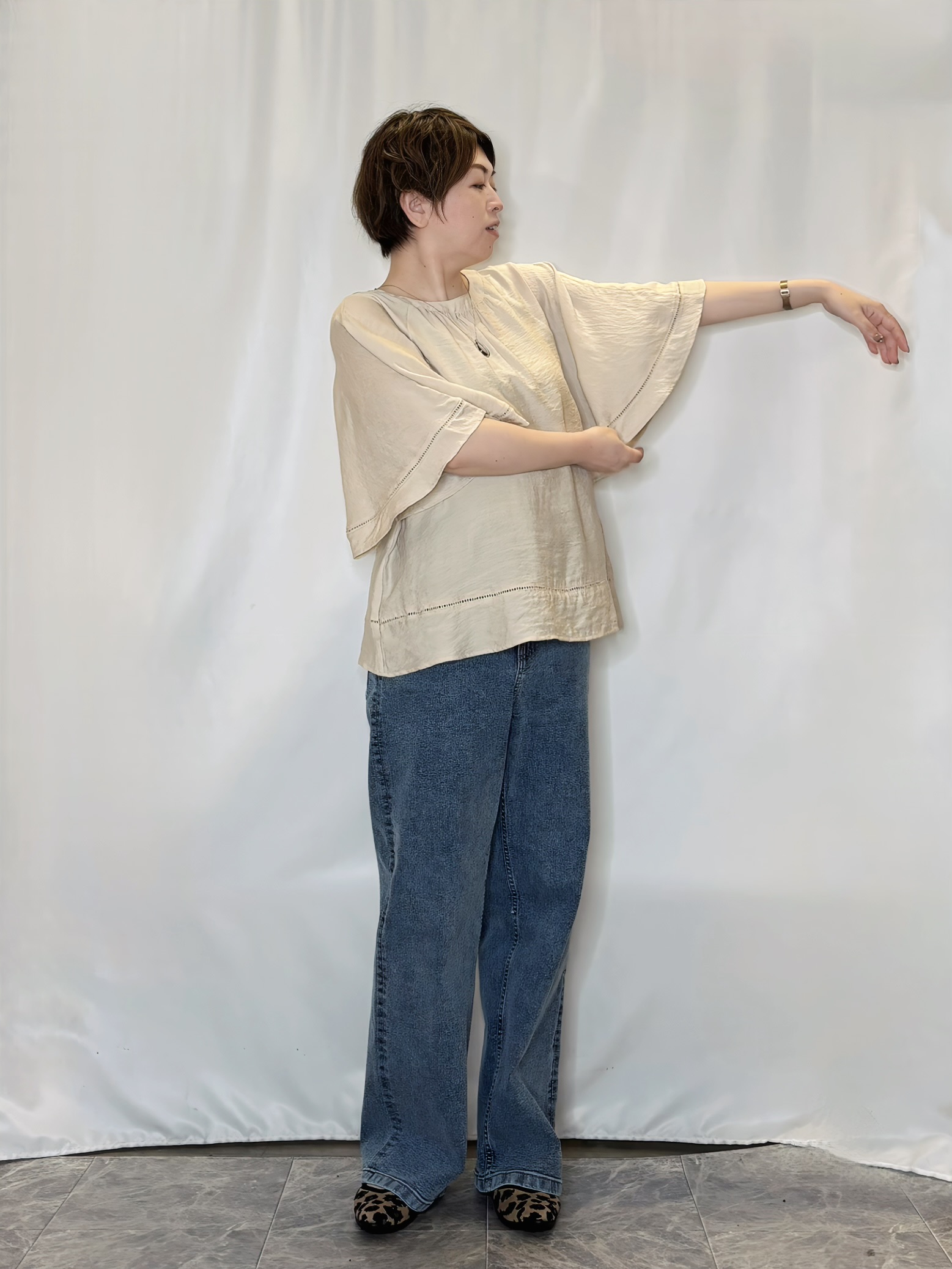たみさんの「SHOO･LA･RUE｜【ひんやり/S-LL/体型カバー】はしごレースが涼し気な スラブポンチョ風ブラウス」を使ったコーディネート