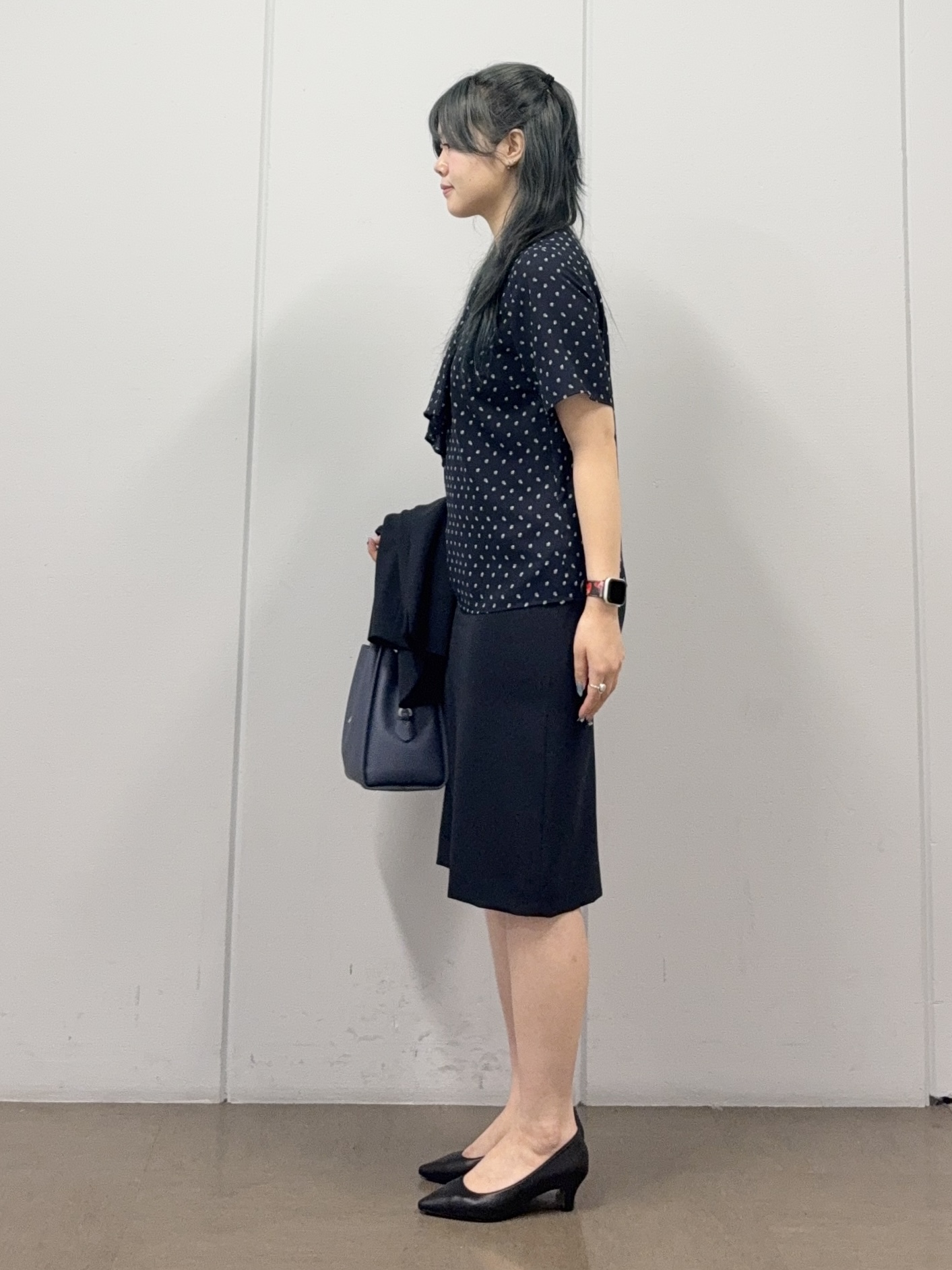 mizukiさんの「INDIVI｜【接触冷感／UVケア】ボウタイ風 幾何学柄ブラウス」を使ったコーディネート
