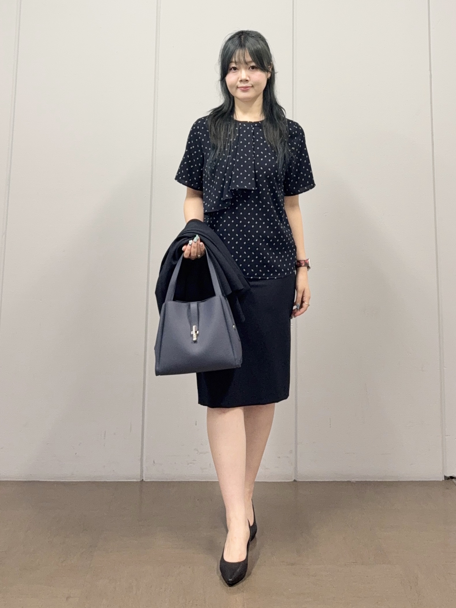 mizukiさんの「INDIVI｜【接触冷感／UVケア】ボウタイ風 幾何学柄ブラウス」を使ったコーディネート