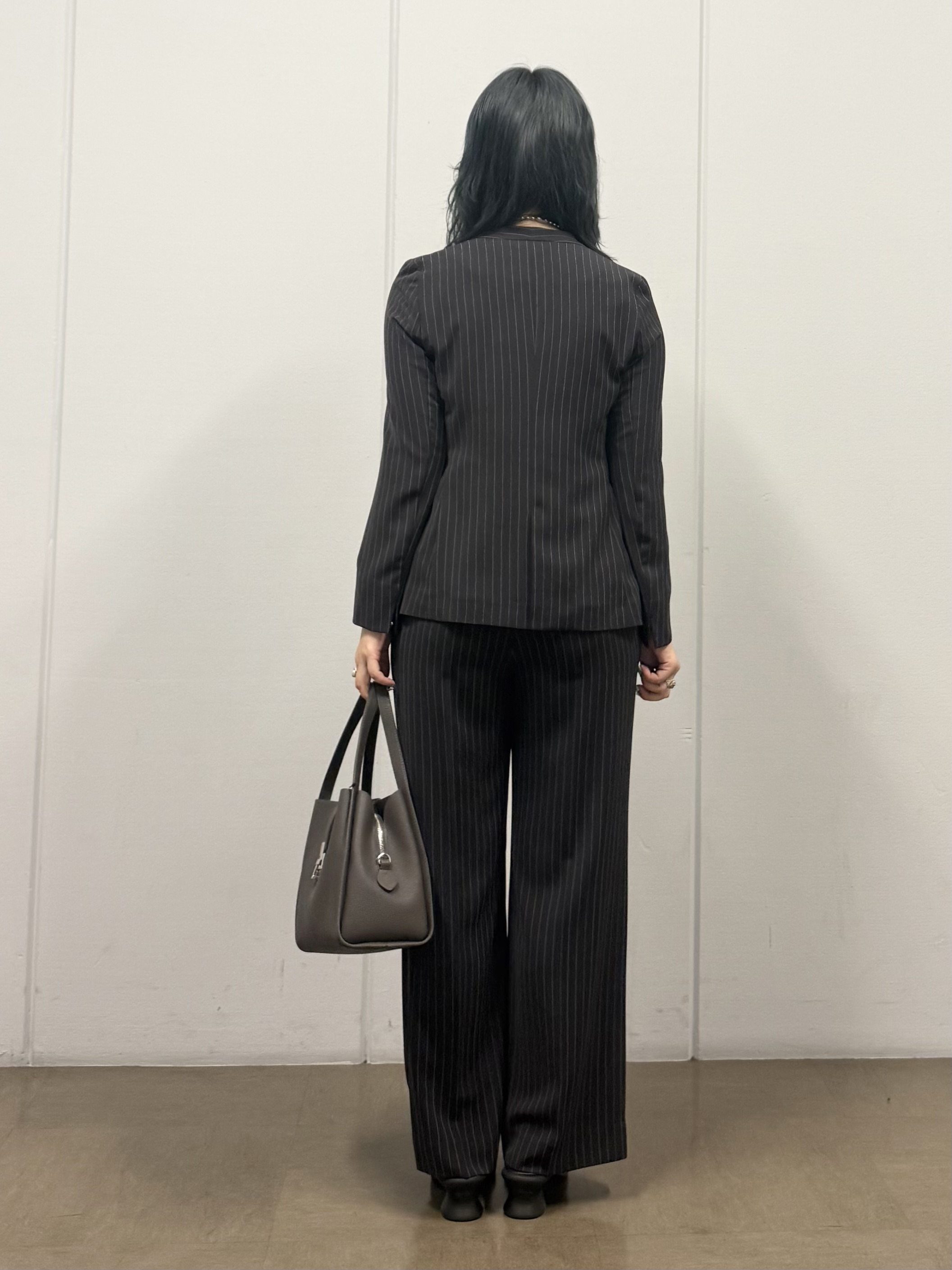mizukiさんの「INDIVI｜【体型カバー／洗える】シアードルマンニット」を使ったコーディネート