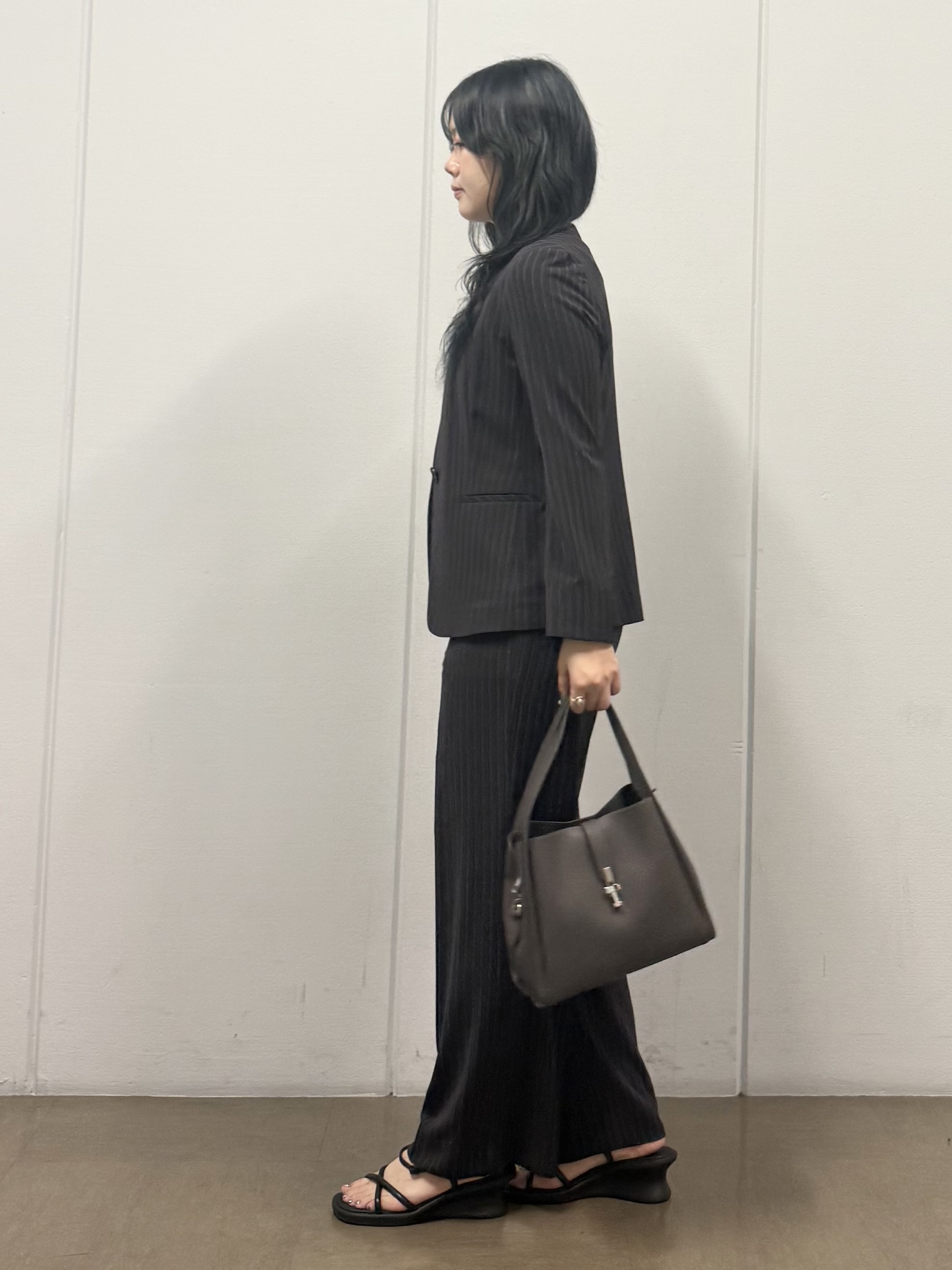 mizukiさんの「INDIVI｜【体型カバー／洗える】シアードルマンニット」を使ったコーディネート