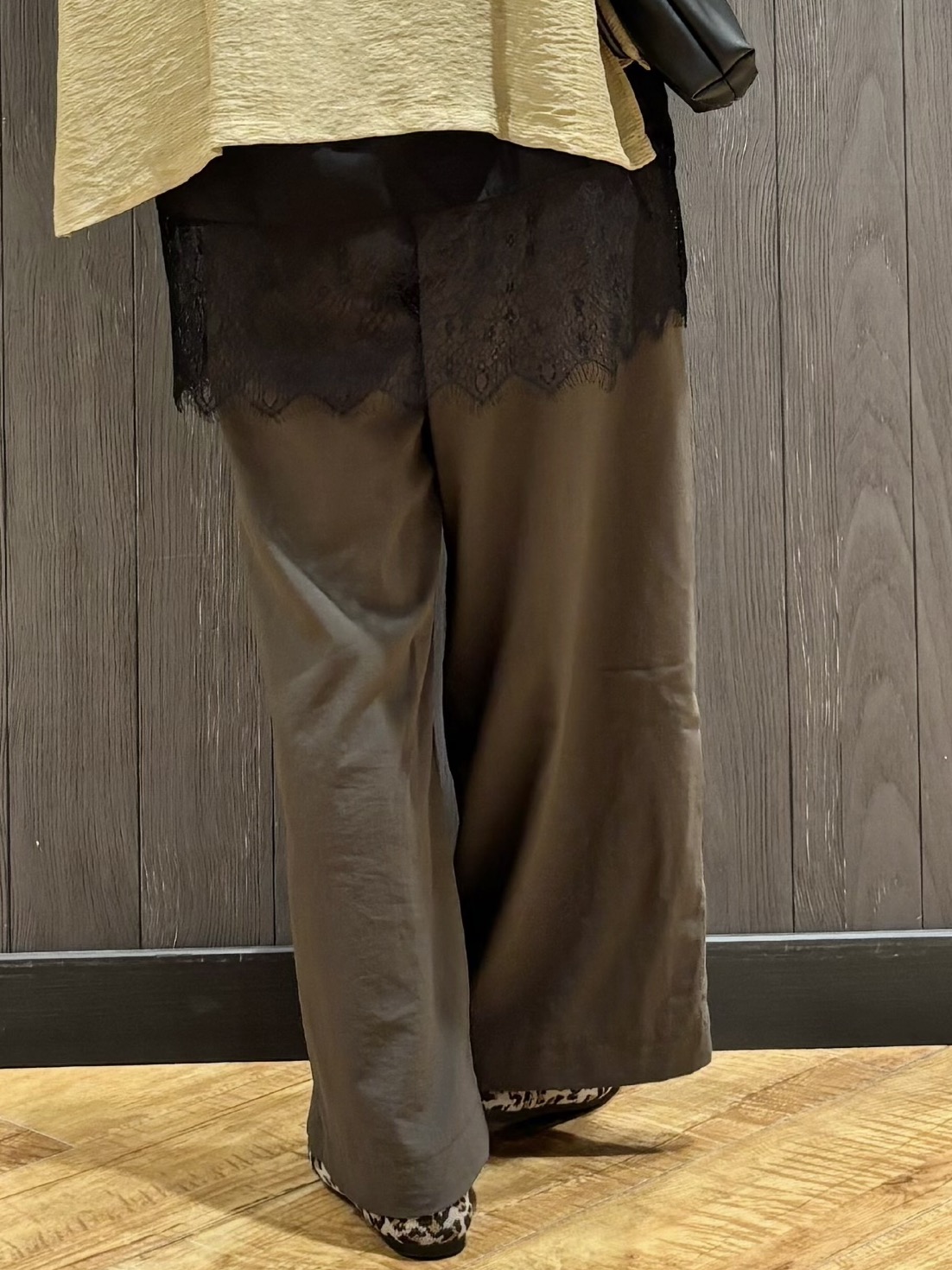 meiさんの「SHOO･LA･RUE｜【S-LL/洗濯機可】抜け感たっぷり 程よい透け感のポケット付きシャツ」を使ったコーディネート