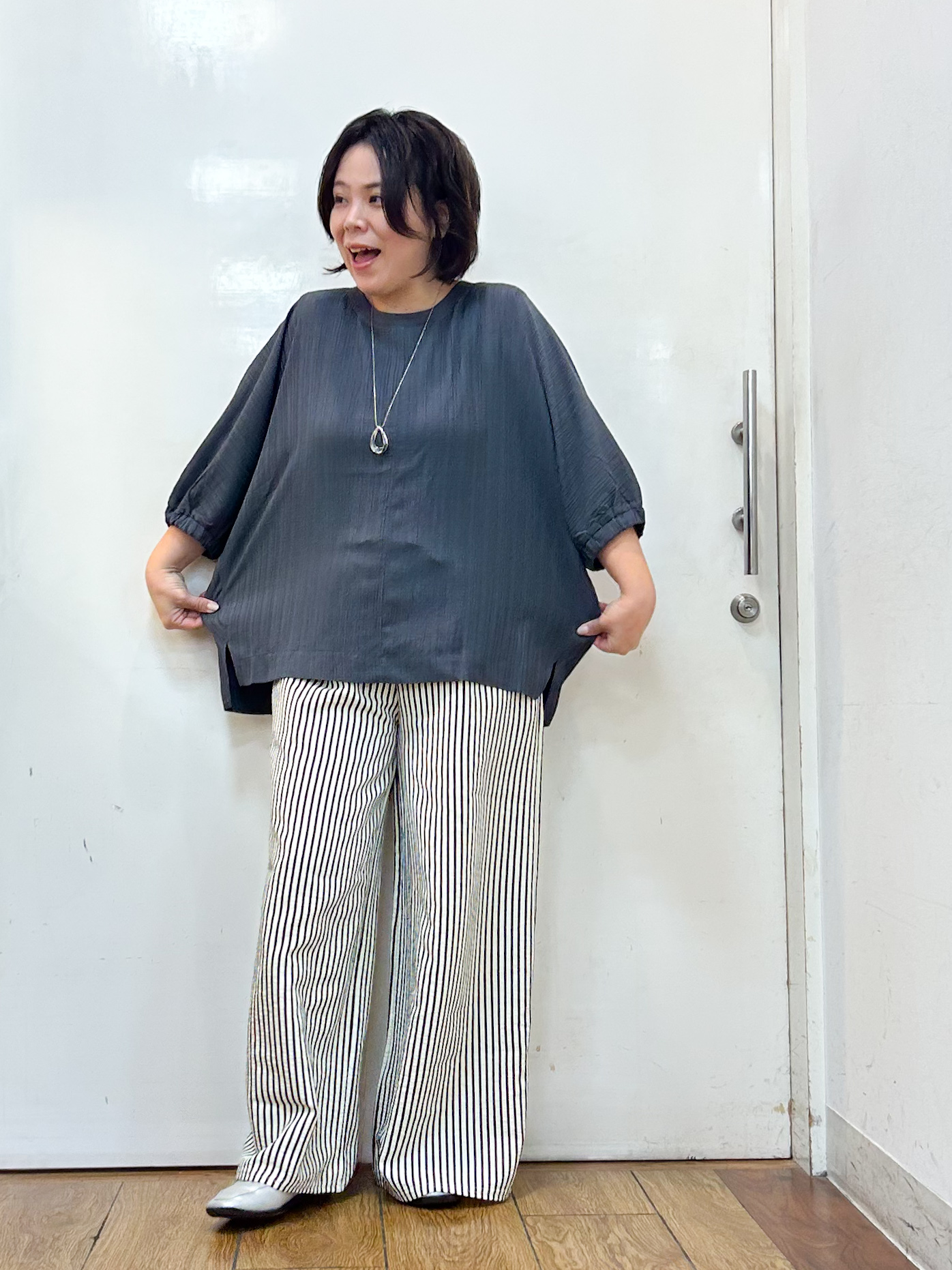 haruさんの「SHOO･LA･RUE｜【インせず着られる/洗濯後しわになりにくい】しぼしぼドルマンブラウス」を使ったコーディネート