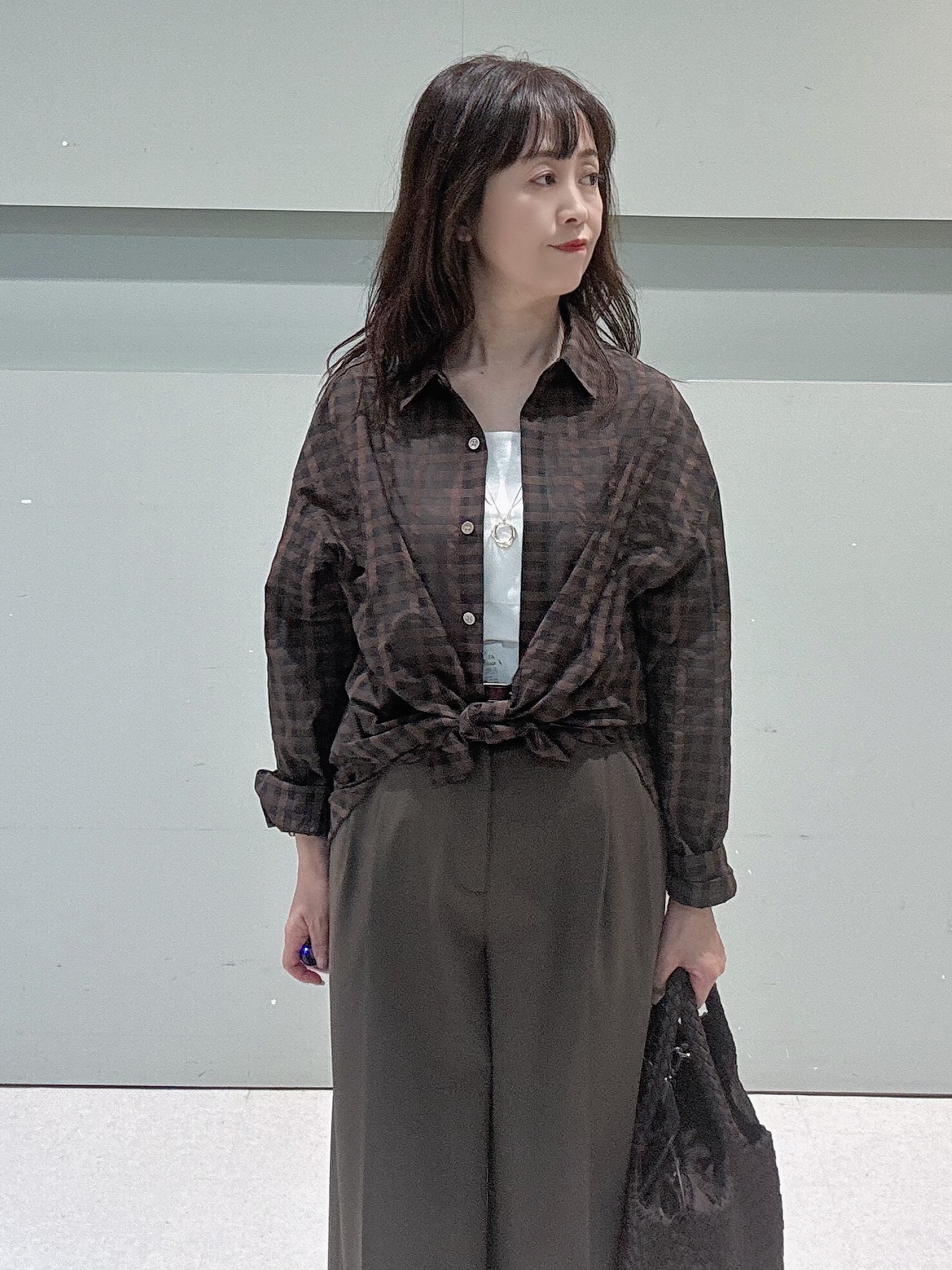 makiさんの「UNTITLED｜シアーチェックシャツブラウス」を使ったコーディネート