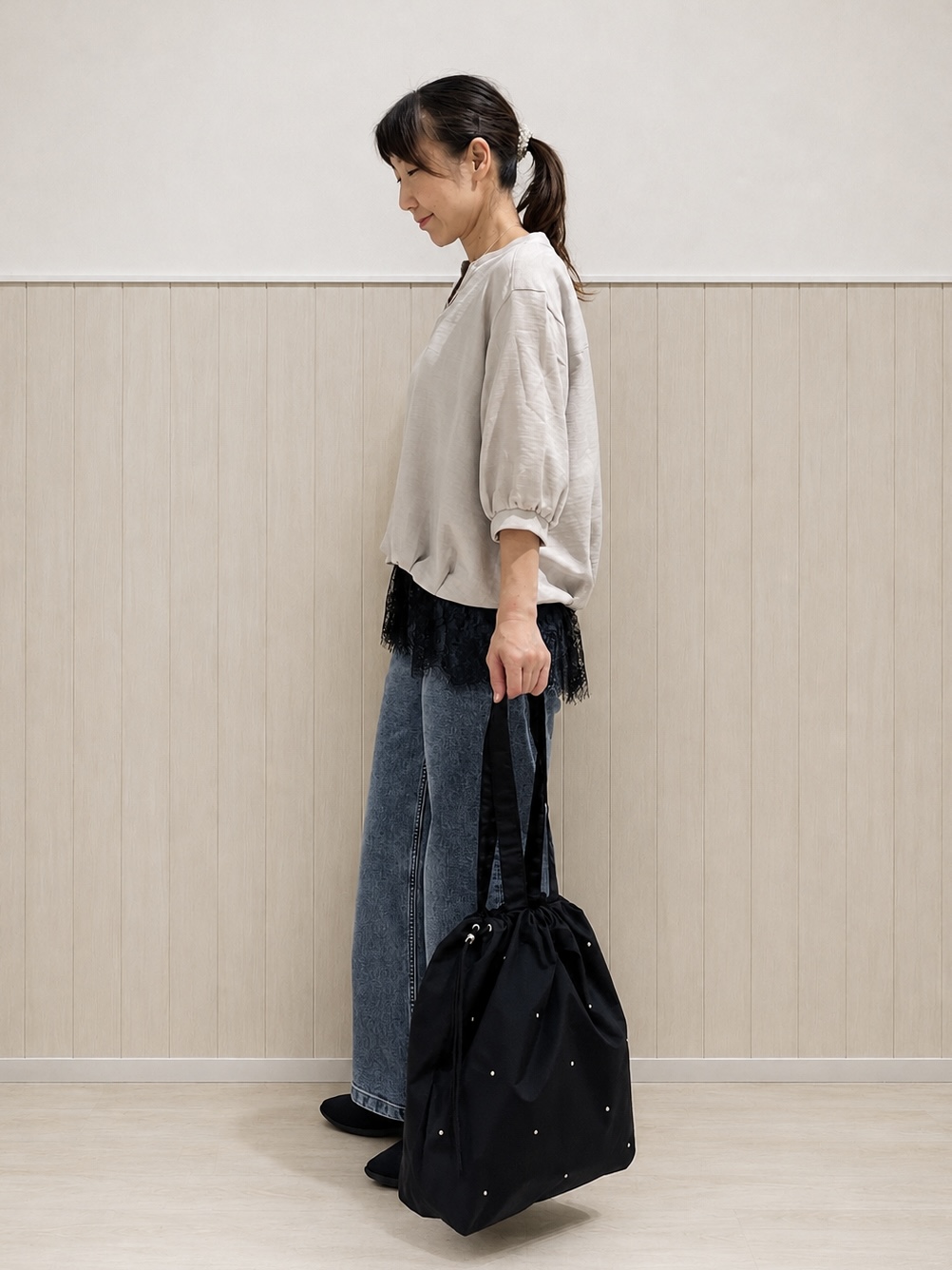 まつみさんの「SHOO･LA･RUE｜【S-LL】裾レースで女性らしさをプラス レイヤード風 タックスキッパーブラウス」を使ったコーディネート