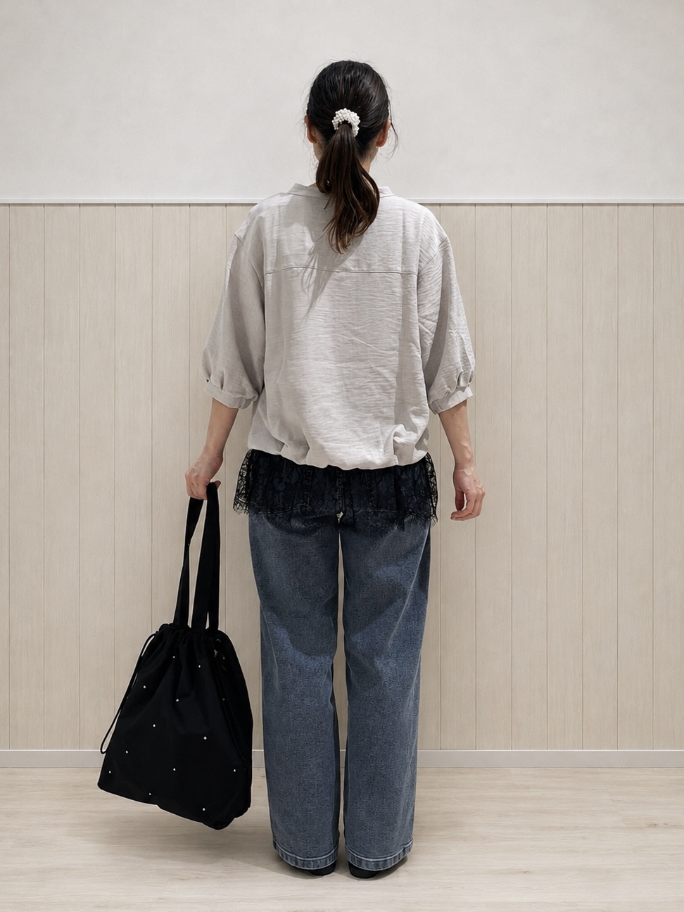まつみさんの「SHOO･LA･RUE｜【S-LL】裾レースで女性らしさをプラス レイヤード風 タックスキッパーブラウス」を使ったコーディネート