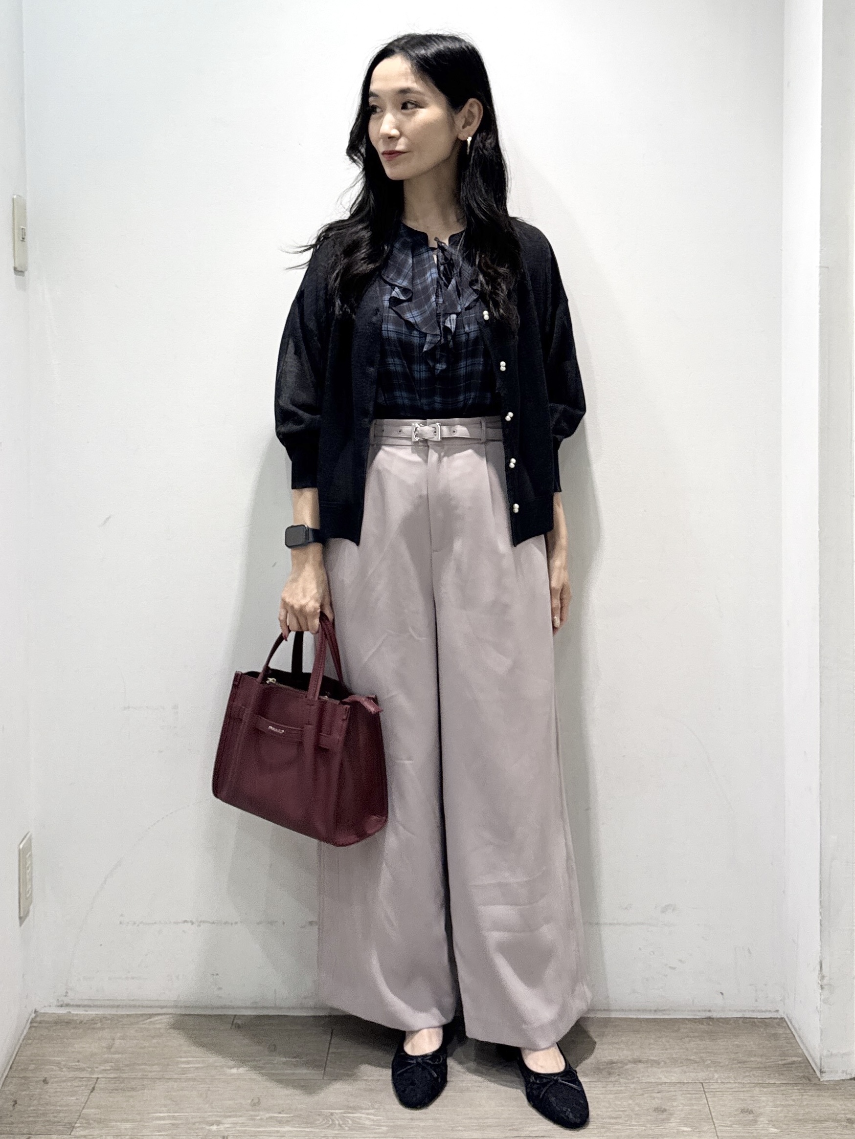 yuicciさんの「OPAQUE.CLIP｜【上品な透け感】ダブルパール調釦 愛されシアーカーディガン」を使ったコーディネート