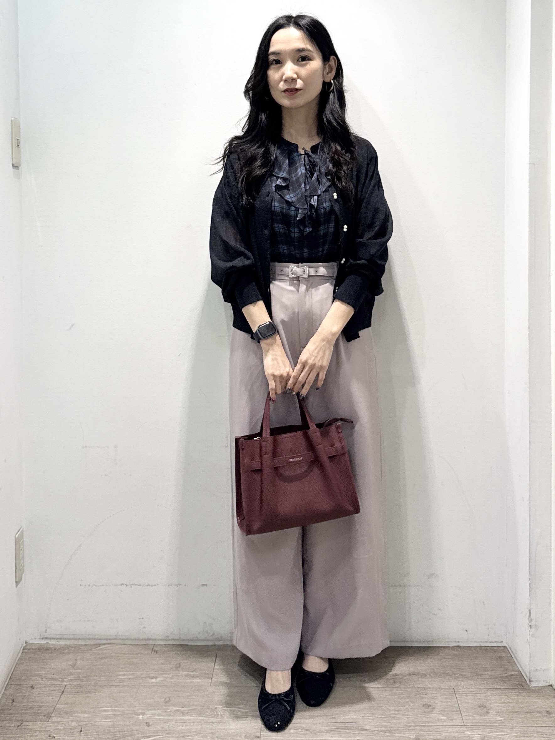 yuicciさんの「OPAQUE.CLIP｜【上品な透け感】ダブルパール調釦 愛されシアーカーディガン」を使ったコーディネート