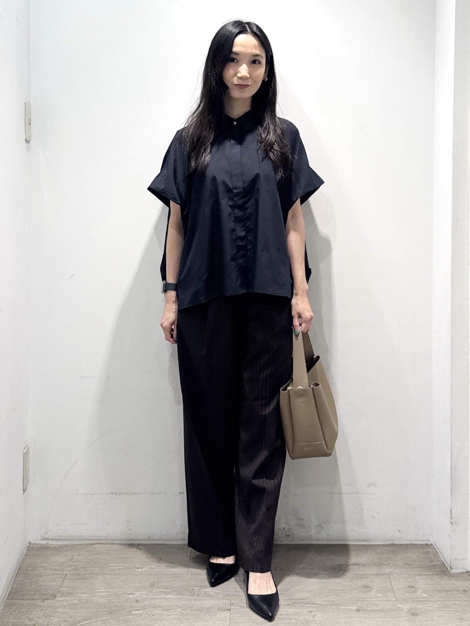 yuicciさんの「OPAQUE.CLIP｜タックニュアンスフォルムシャツ【洗濯機OK】」を使ったコーディネート