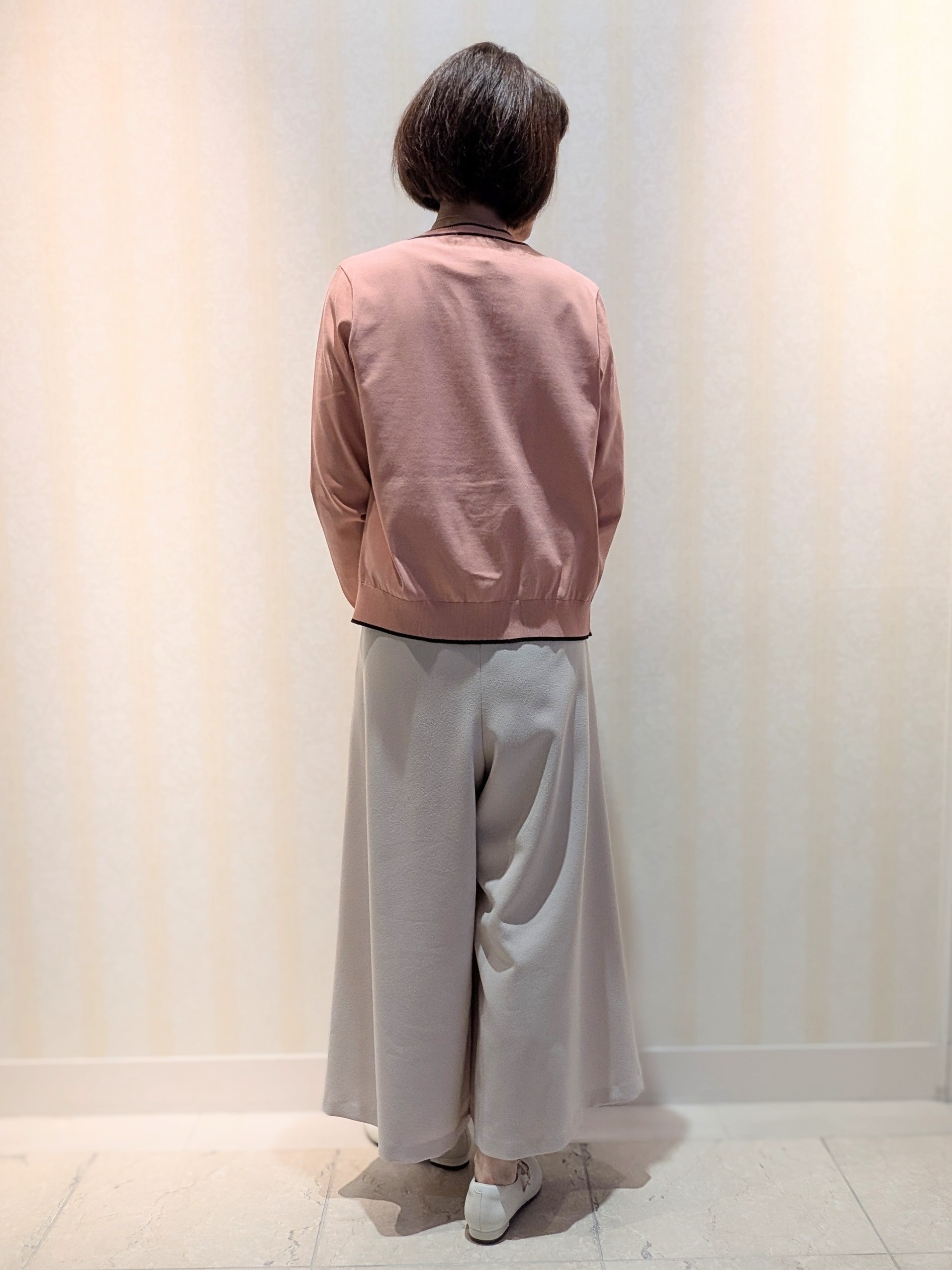 Ariさんの「Reflect｜【UVカット／アンサンブル／手洗い可】バイカラーニットプルオーバー」を使ったコーディネート