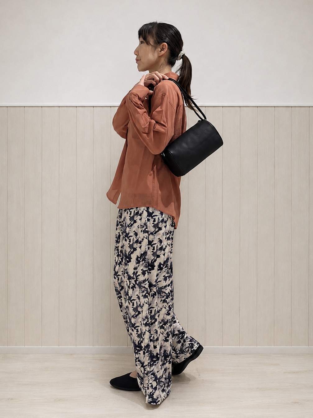 まつみさんの「SHOO･LA･RUE｜【通気性〇/S-LL/洗濯機可】大人のきちんとベーシックシャツ」を使ったコーディネート