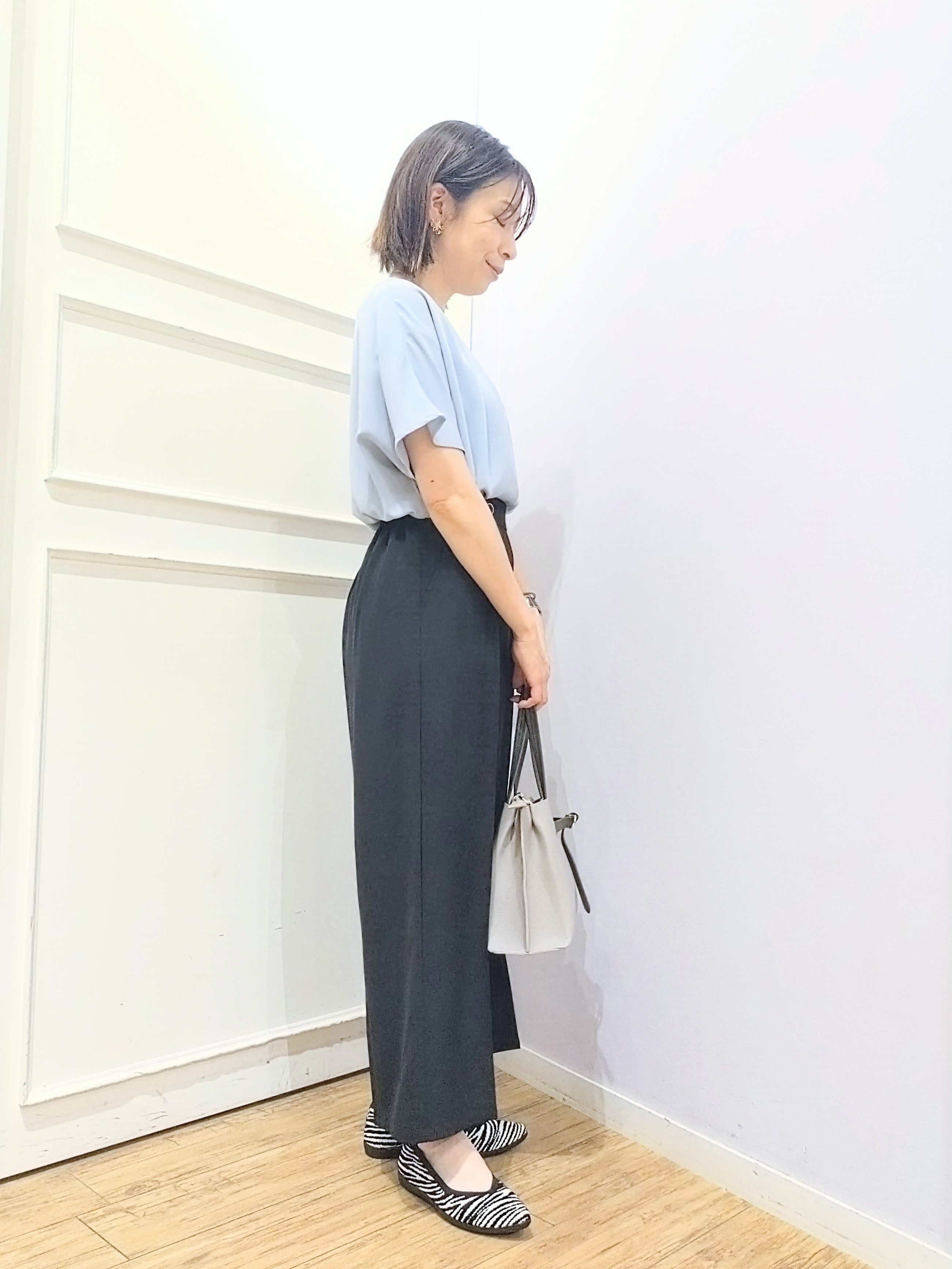 miomioさんの「SHOO･LA･RUE｜【ひんやり/UV/通勤】洗濯後しわになりにくい 上品配色ブラウス」を使ったコーディネート