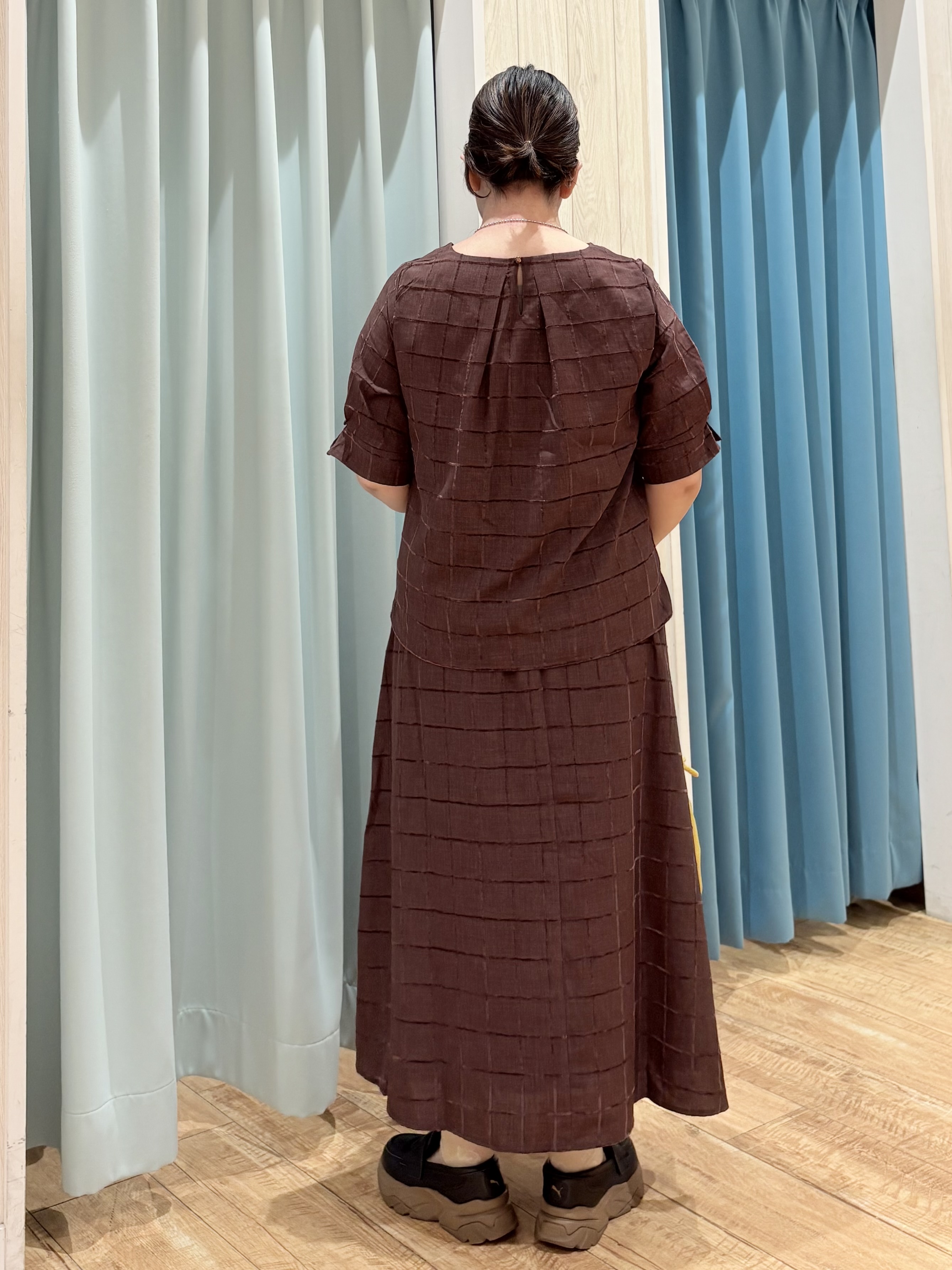 砂糖さんの「SHOO･LA･RUE｜【セットアップ可/S-LL】モールチェックで上品に タックスリーブ ブラウス」を使ったコーディネート