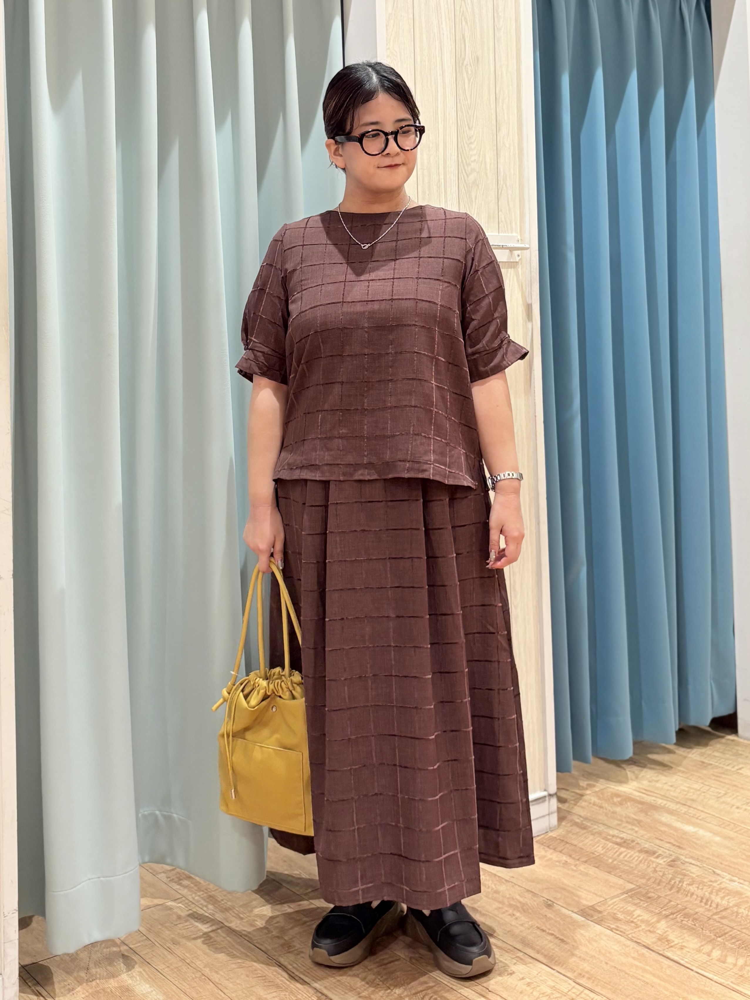 砂糖さんの「SHOO･LA･RUE｜【セットアップ可/S-LL】モールチェックで上品に タックスリーブ ブラウス」を使ったコーディネート