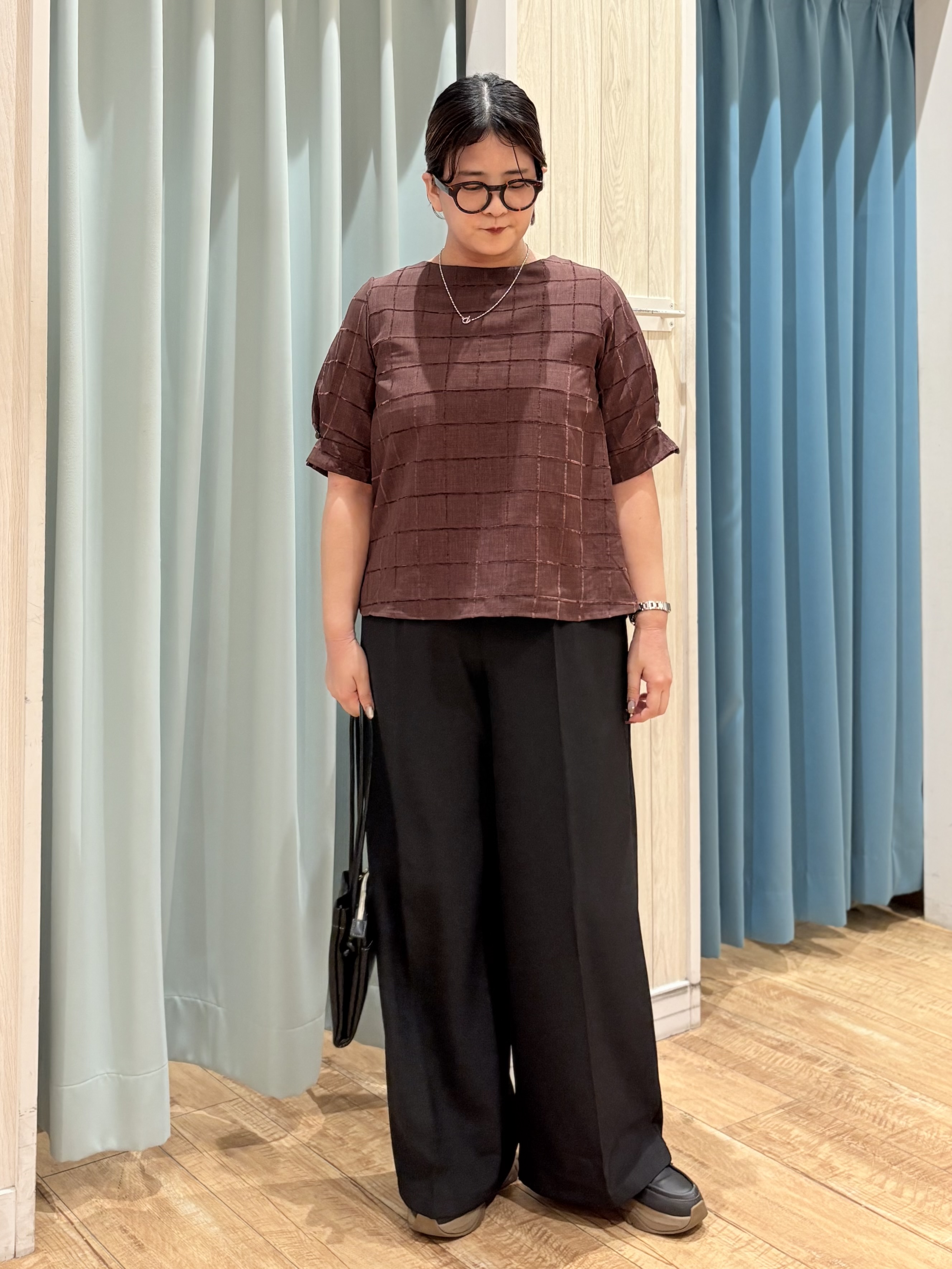 砂糖さんの「SHOO･LA･RUE｜【セットアップ可/S-LL】モールチェックで上品に タックスリーブ ブラウス」を使ったコーディネート