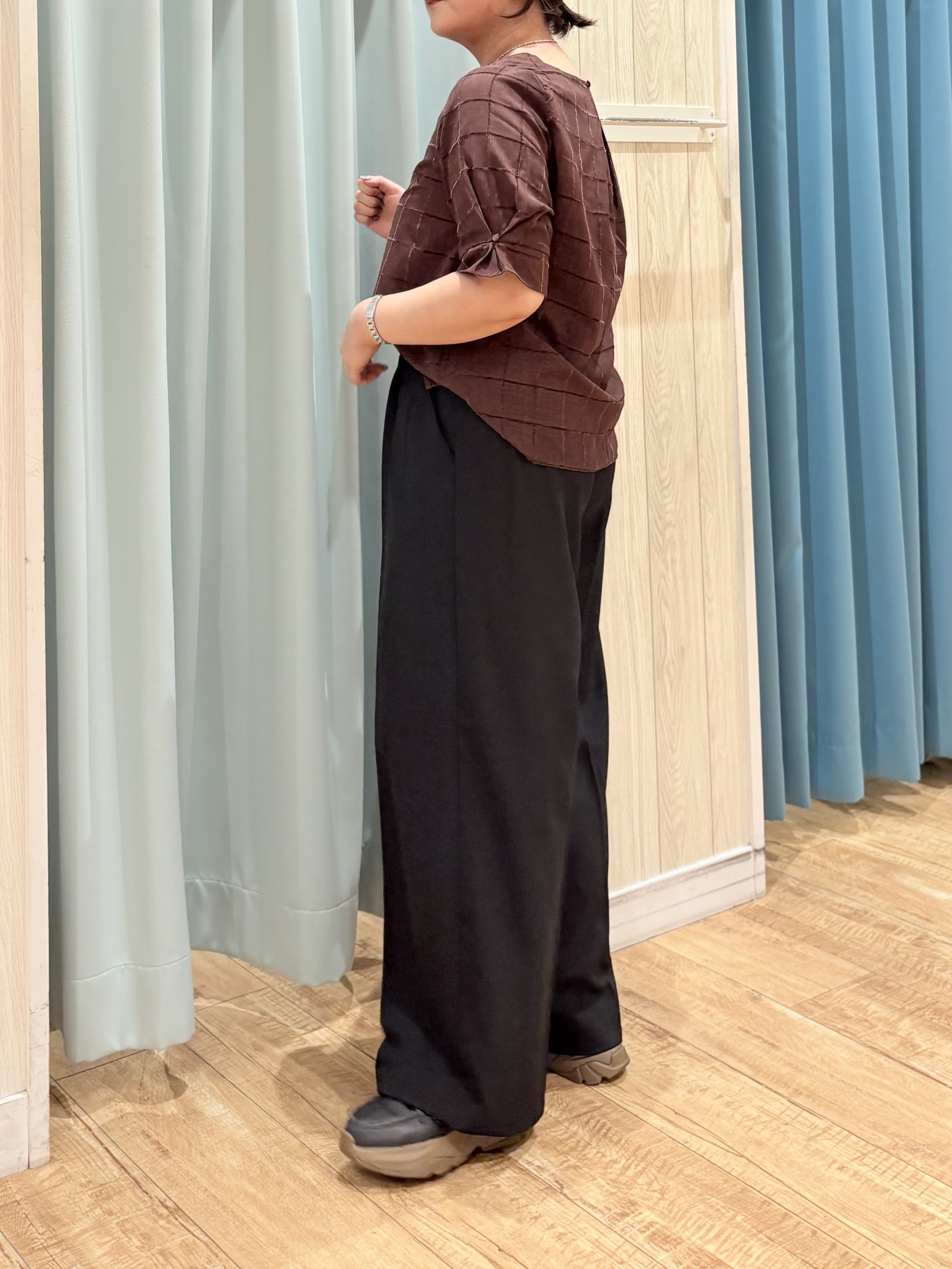 砂糖さんの「SHOO･LA･RUE｜【セットアップ可/S-LL】モールチェックで上品に タックスリーブ ブラウス」を使ったコーディネート