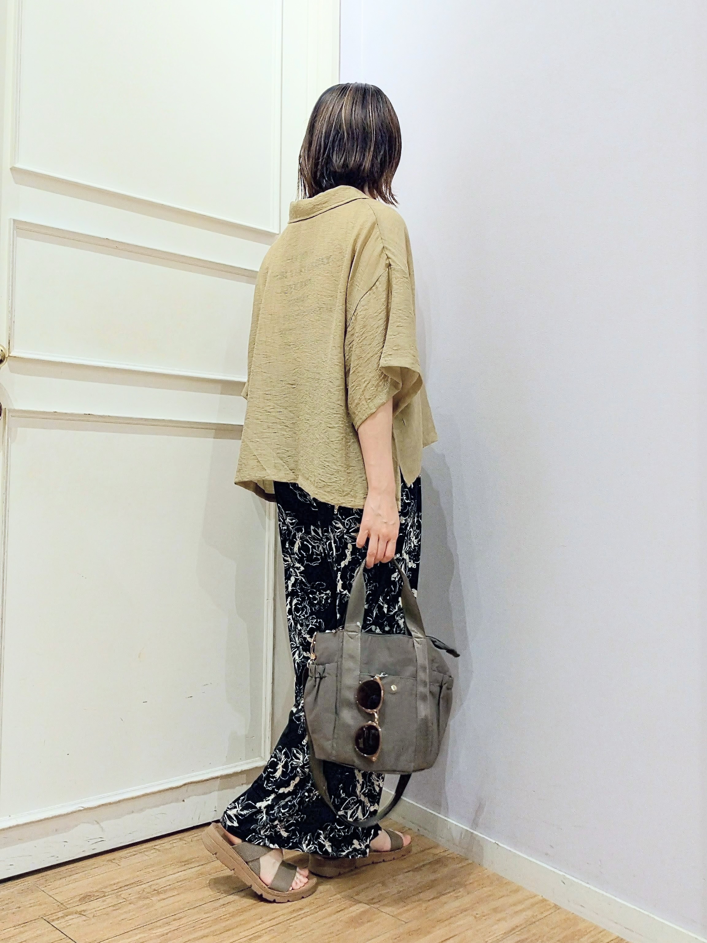 miomioさんの「SHOO･LA･RUE｜【S-LL/洗濯機可】抜け感たっぷり 程よい透け感のポケット付きシャツ」を使ったコーディネート
