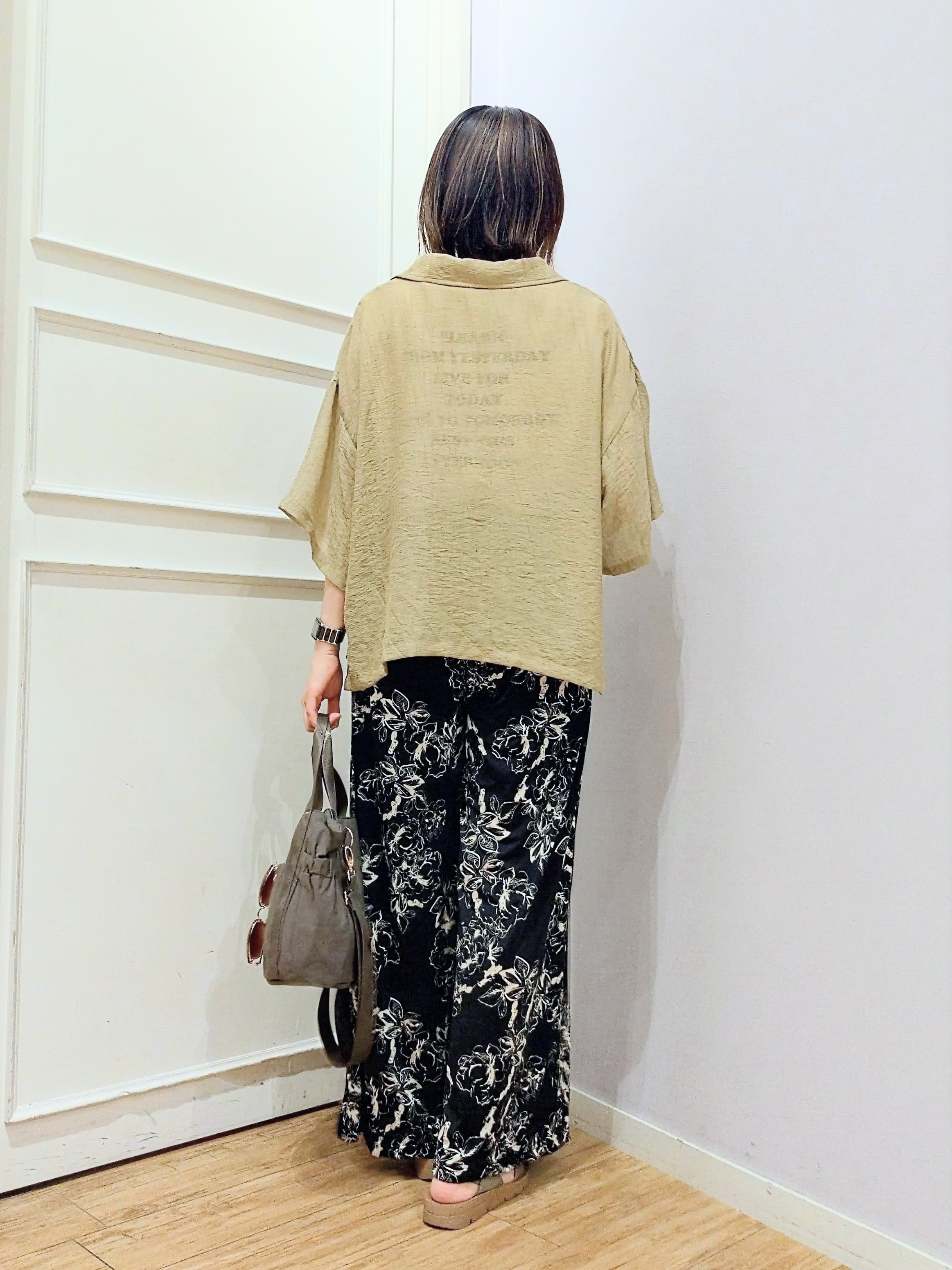 miomioさんの「SHOO･LA･RUE｜【S-LL/洗濯機可】抜け感たっぷり 程よい透け感のポケット付きシャツ」を使ったコーディネート