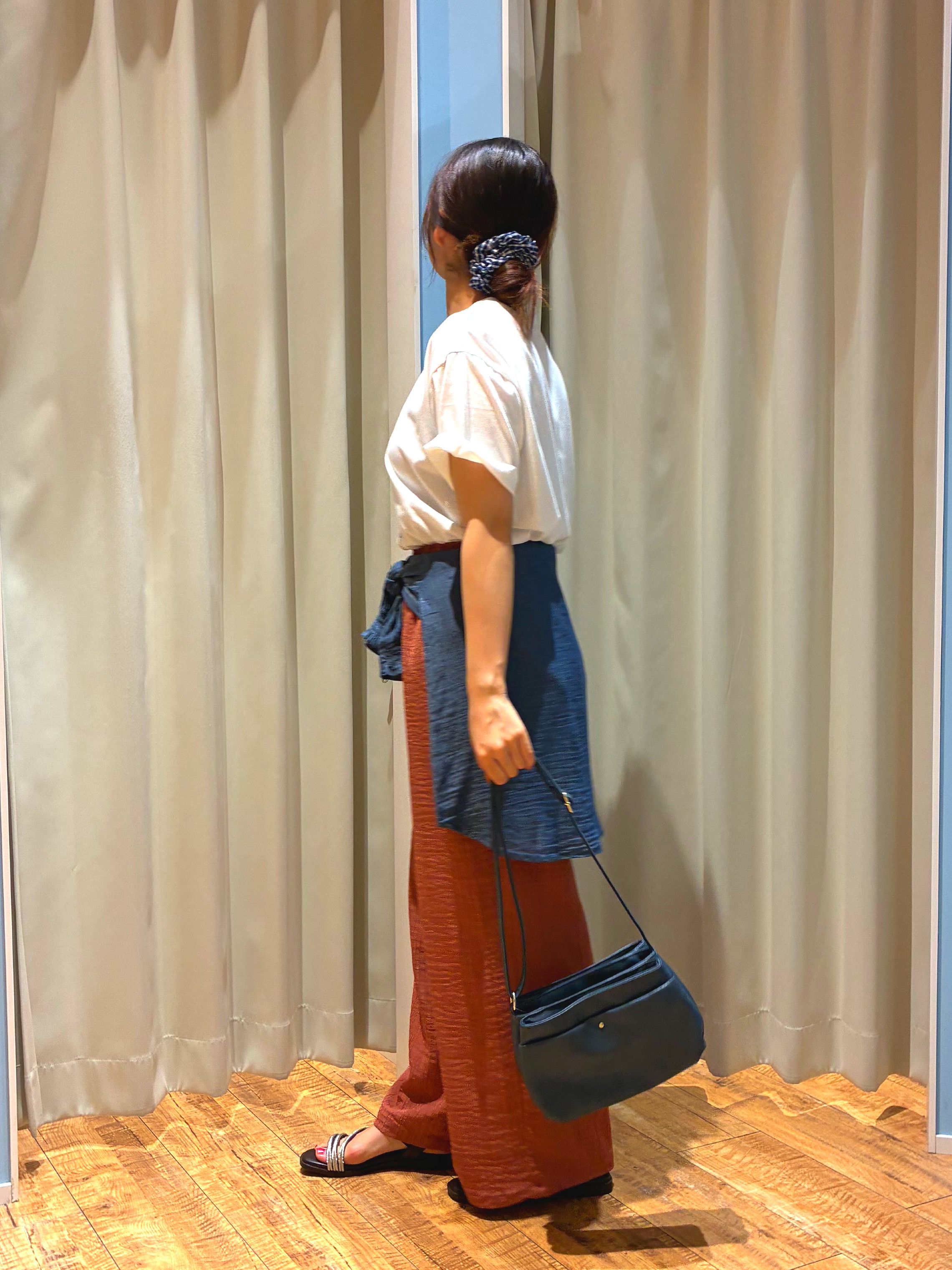 もんちゃんさんの「SHOO･LA･RUE｜【綿100%/UV/S-LL/体型カバー】優しく透ける 柔らかシアーデニムシャツ」を使ったコーディネート