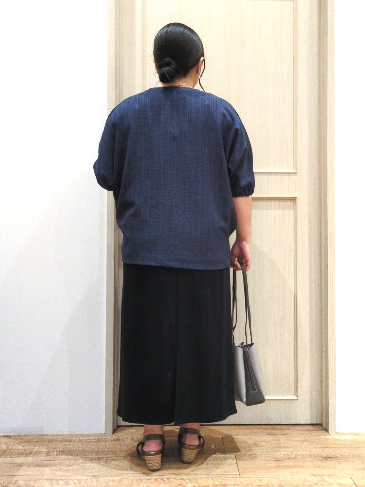 haseさんの「SHOO･LA･RUE｜【インせず着られる/洗濯後しわになりにくい】しぼしぼドルマンブラウス」を使ったコーディネート