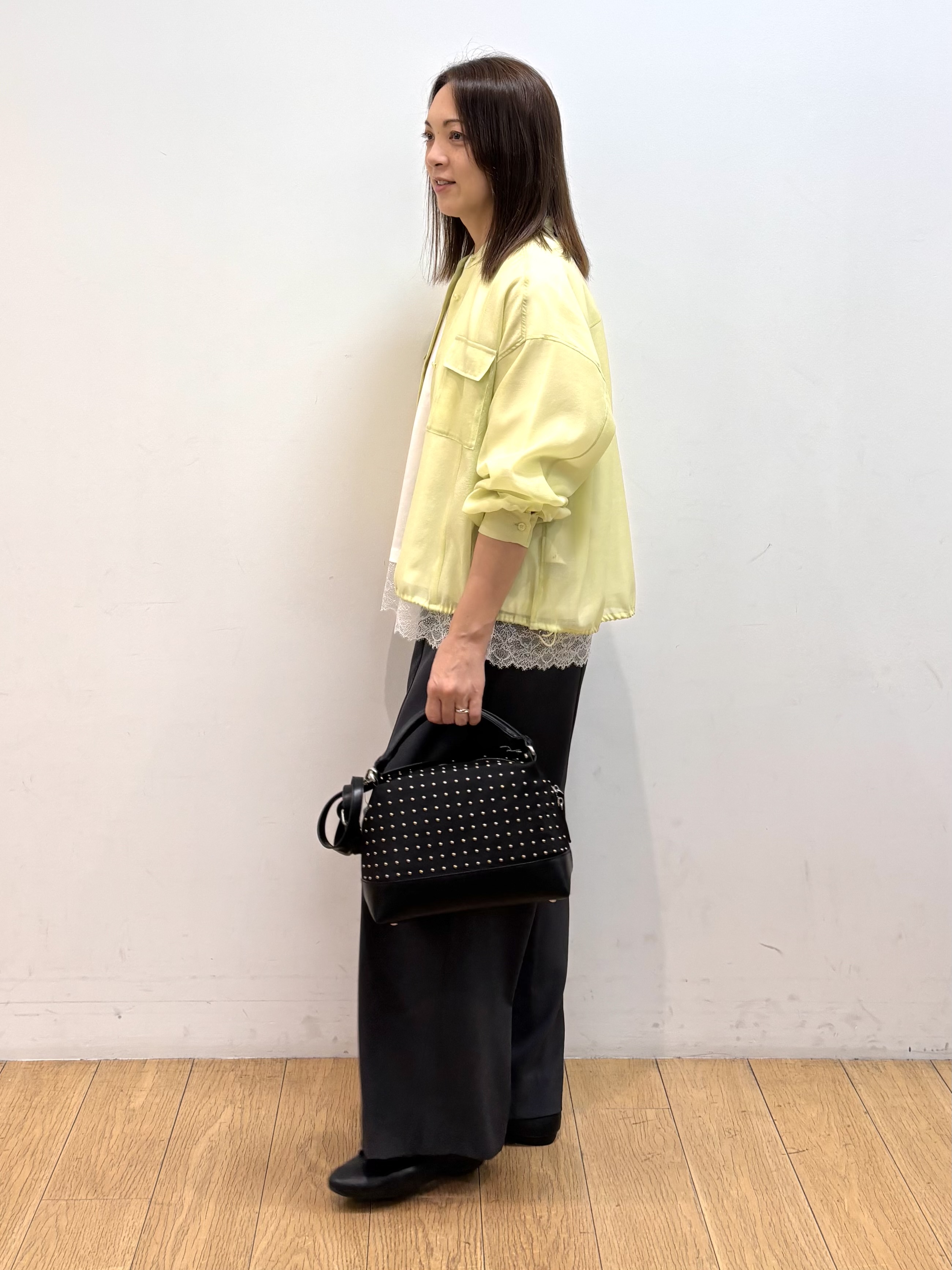 mikkoさんの「INDIVI｜【トレンド／2WAY】裾ドロスト付きシアーブラウスブルゾン」を使ったコーディネート