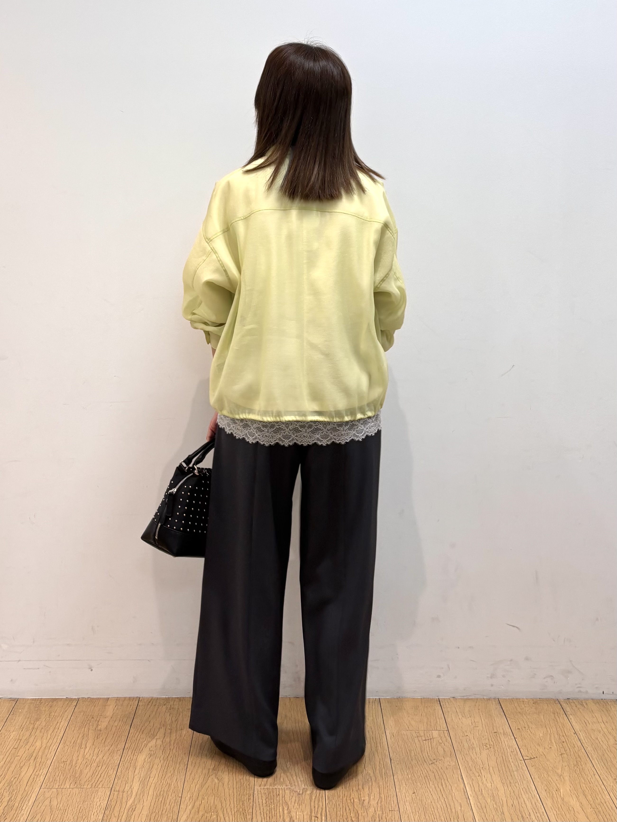 mikkoさんの「INDIVI｜【トレンド／2WAY】裾ドロスト付きシアーブラウスブルゾン」を使ったコーディネート