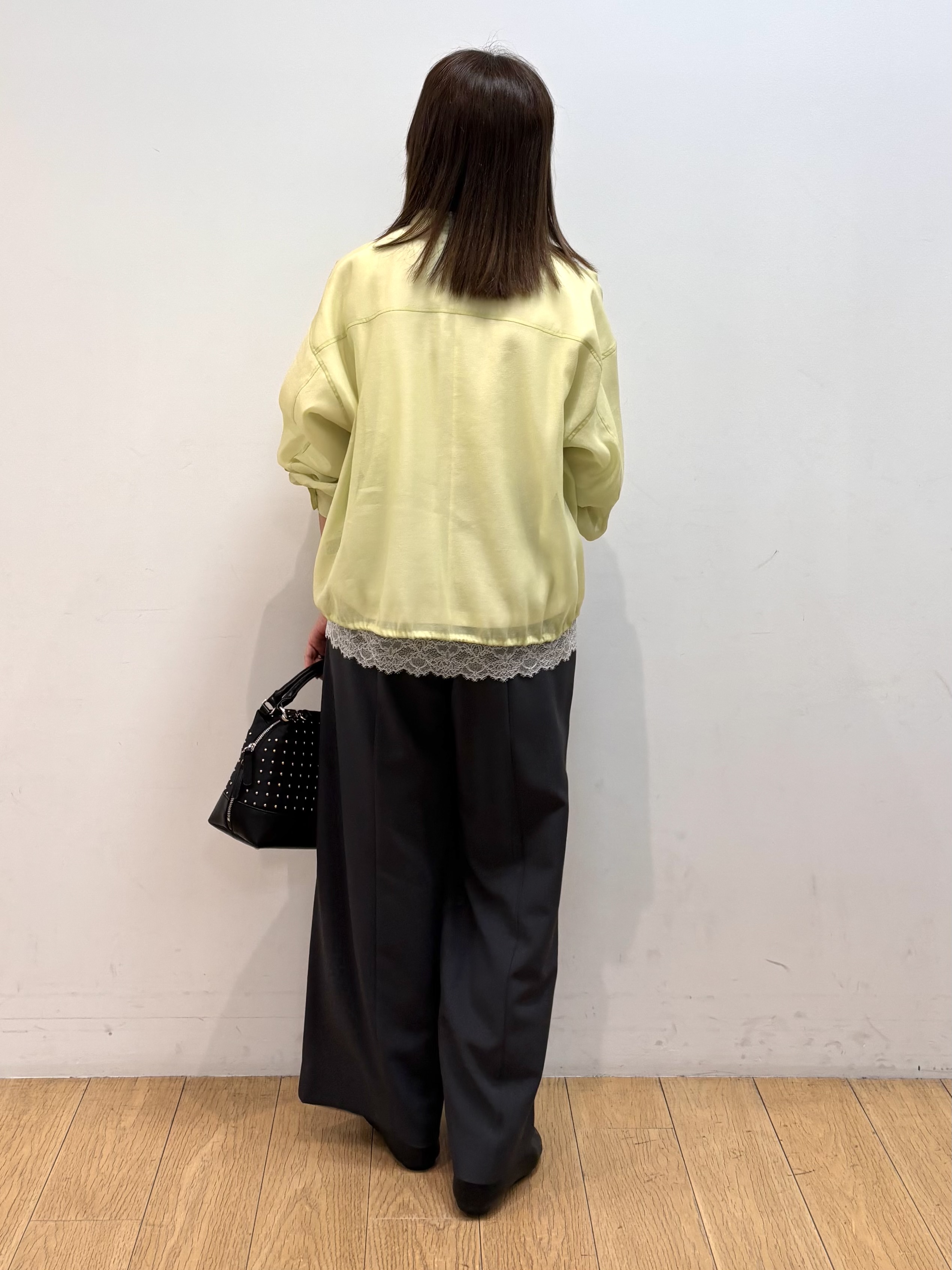 mikkoさんの「INDIVI｜【トレンド／2WAY】裾ドロスト付きシアーブラウスブルゾン」を使ったコーディネート
