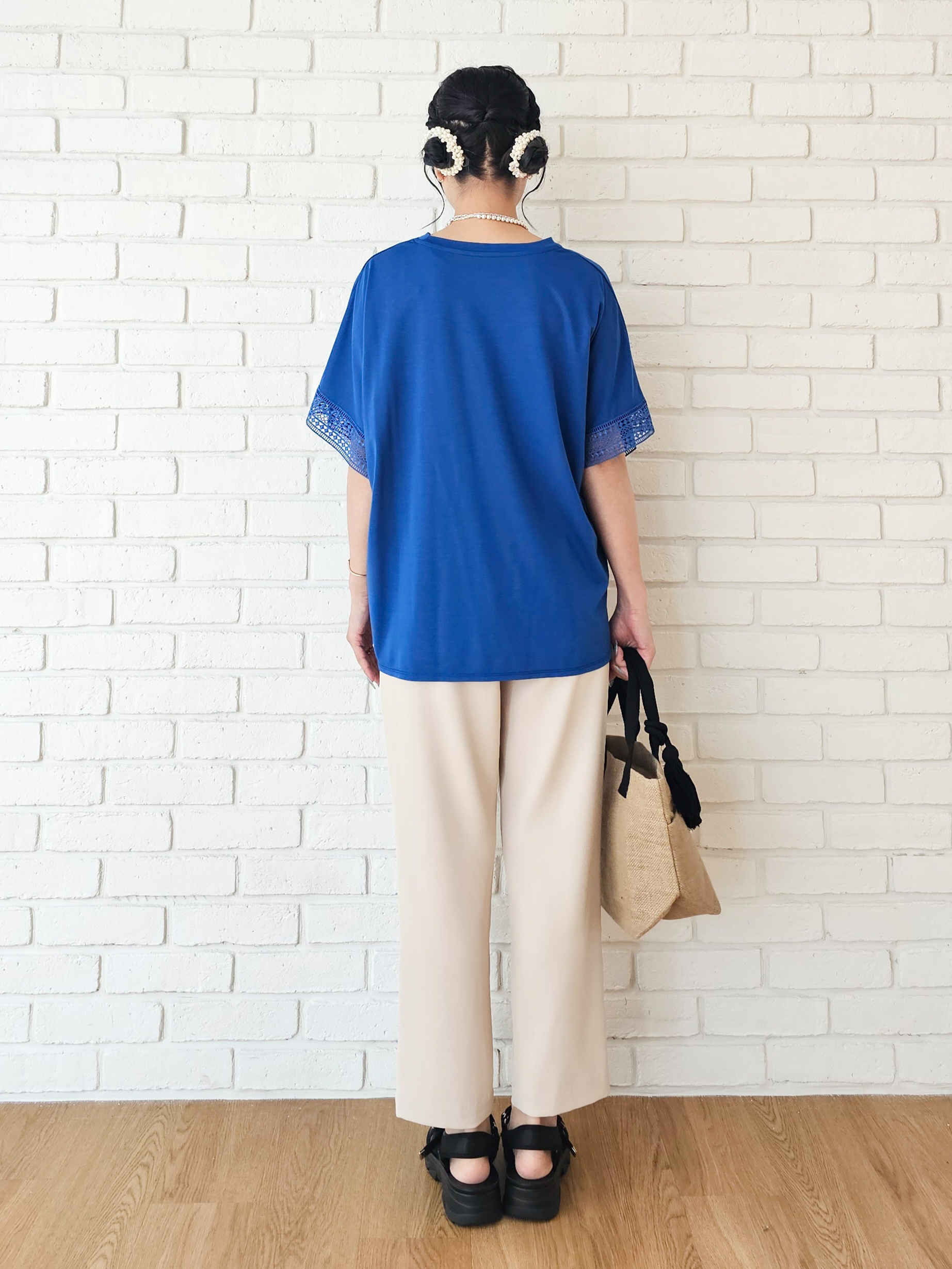 ゆゆさんの「SHOO･LA･RUE｜【ひんやり/UV/体型カバー】ヒップ周りが隠せる お袖レースTシャツ」を使ったコーディネート