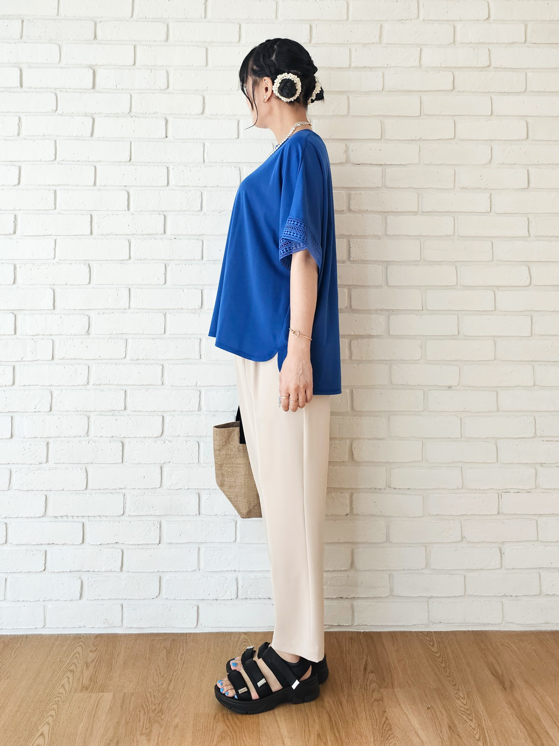 ゆゆさんの「SHOO･LA･RUE｜【ひんやり/UV/体型カバー】ヒップ周りが隠せる お袖レースTシャツ」を使ったコーディネート