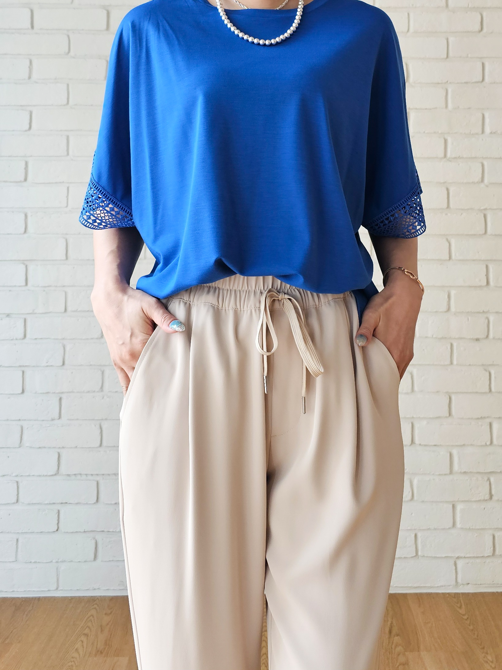 ゆゆさんの「SHOO･LA･RUE｜【ひんやり/UV/体型カバー】ヒップ周りが隠せる お袖レースTシャツ」を使ったコーディネート