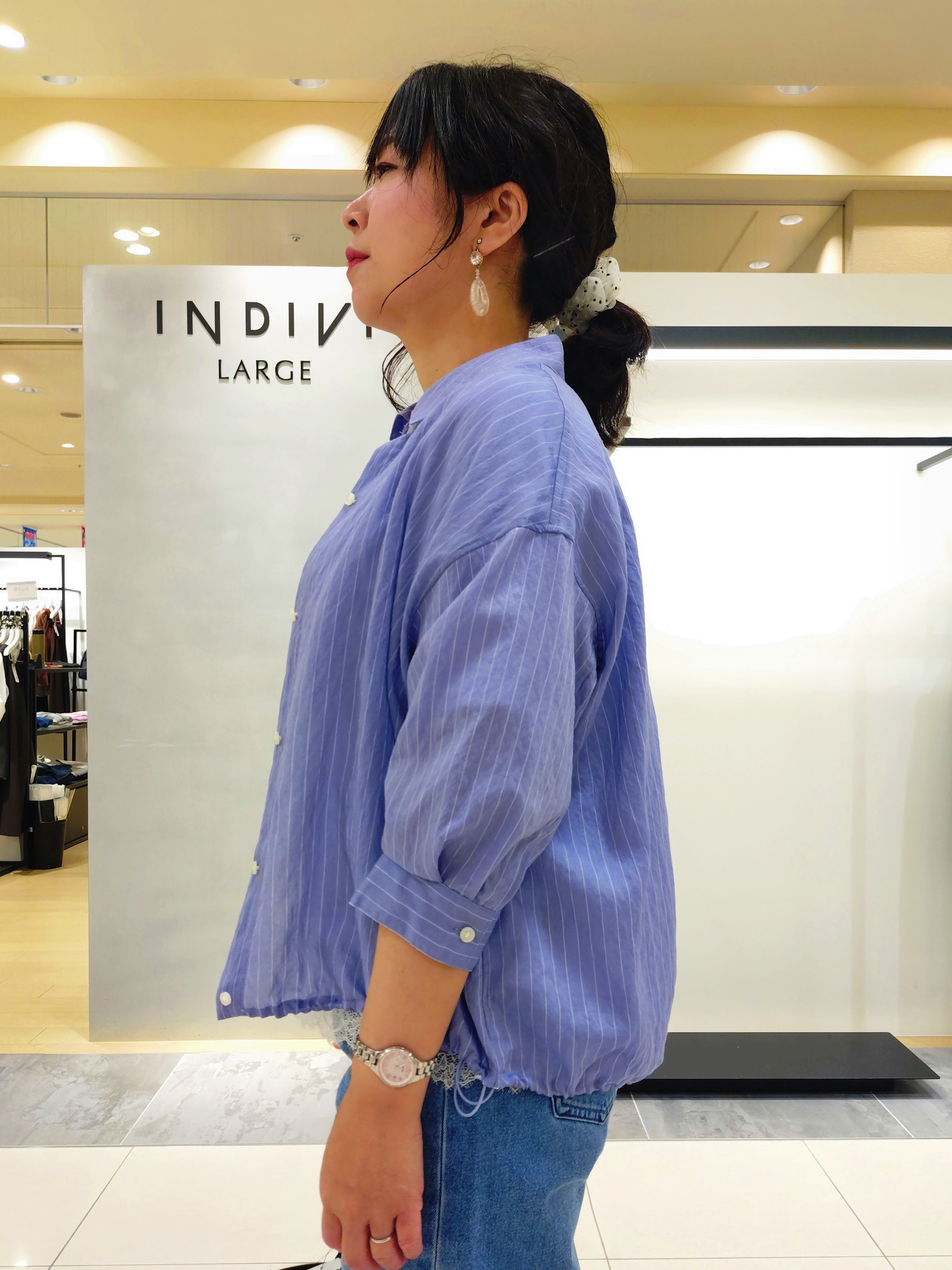 TOMOMIさんの「INDIVI｜【新作登場！】美脚ワイドデニム」を使ったコーディネート