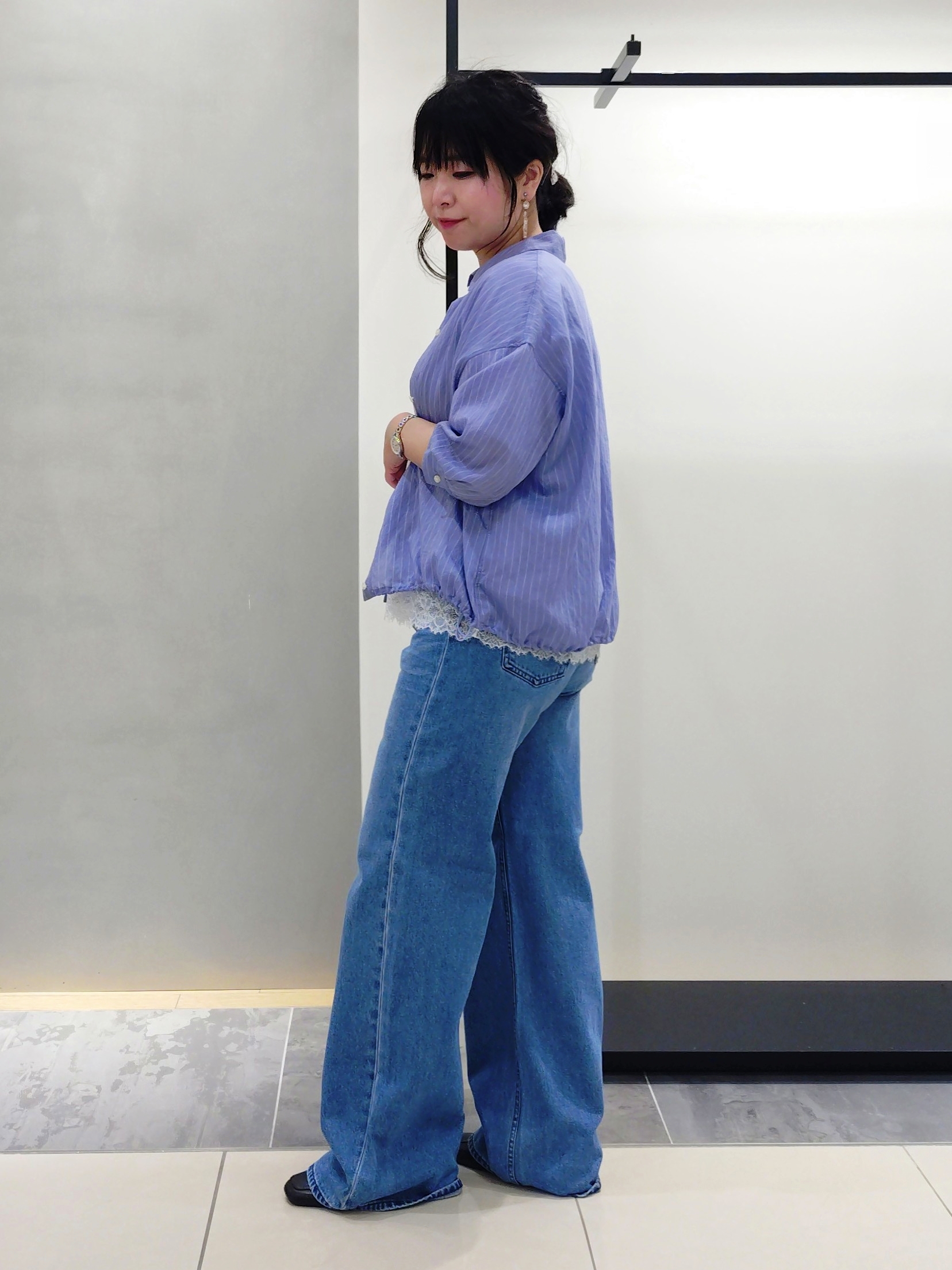 TOMOMIさんの「INDIVI｜【新作登場！】美脚ワイドデニム」を使ったコーディネート