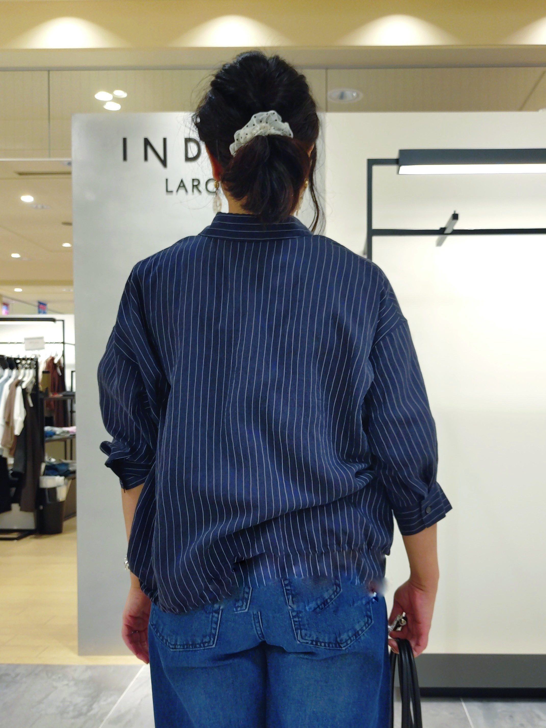 TOMOMIさんの「INDIVI｜【新作登場！】カーブシルエットデニム」を使ったコーディネート