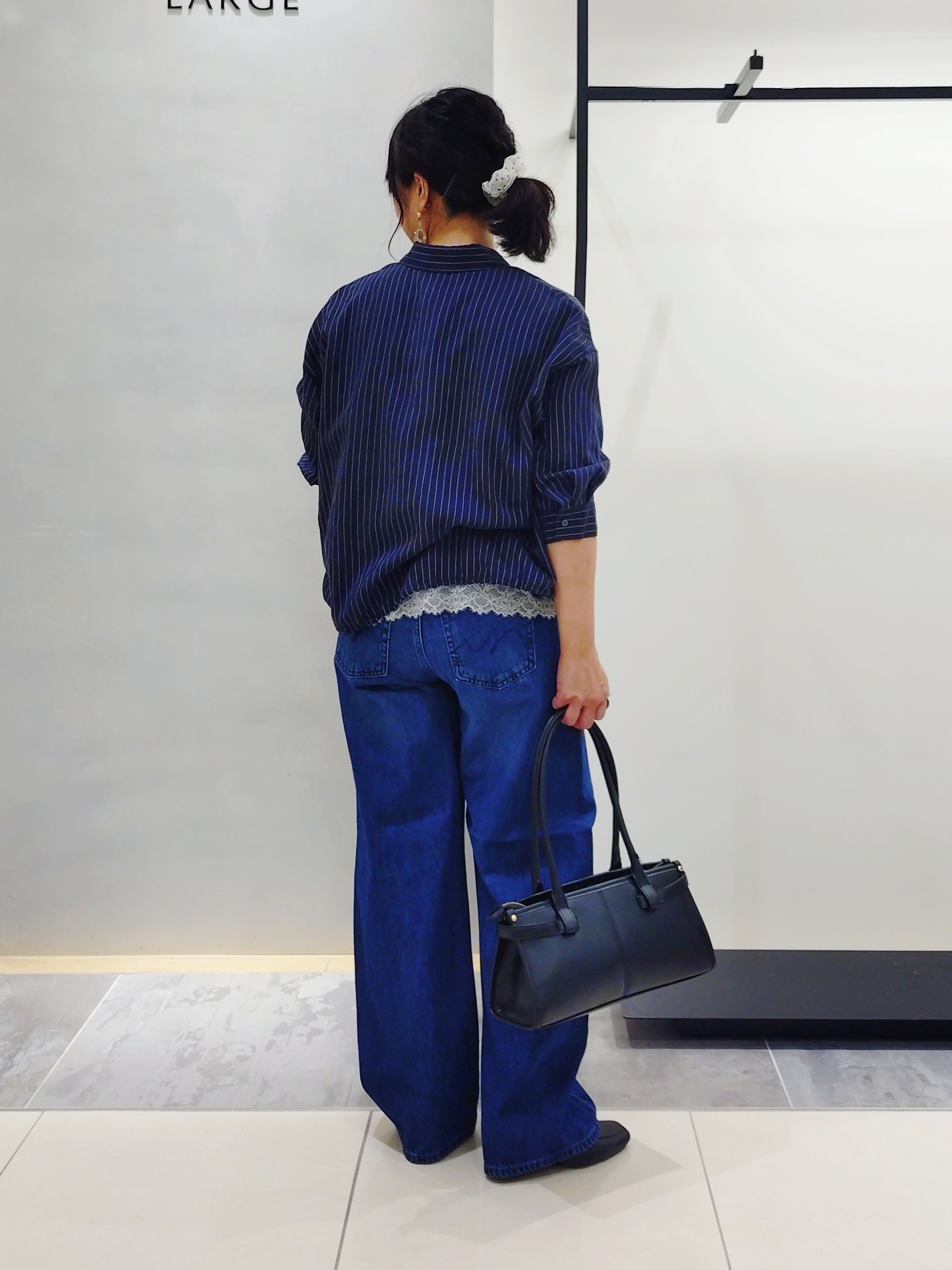 TOMOMIさんの「INDIVI｜【新作登場！】カーブシルエットデニム」を使ったコーディネート