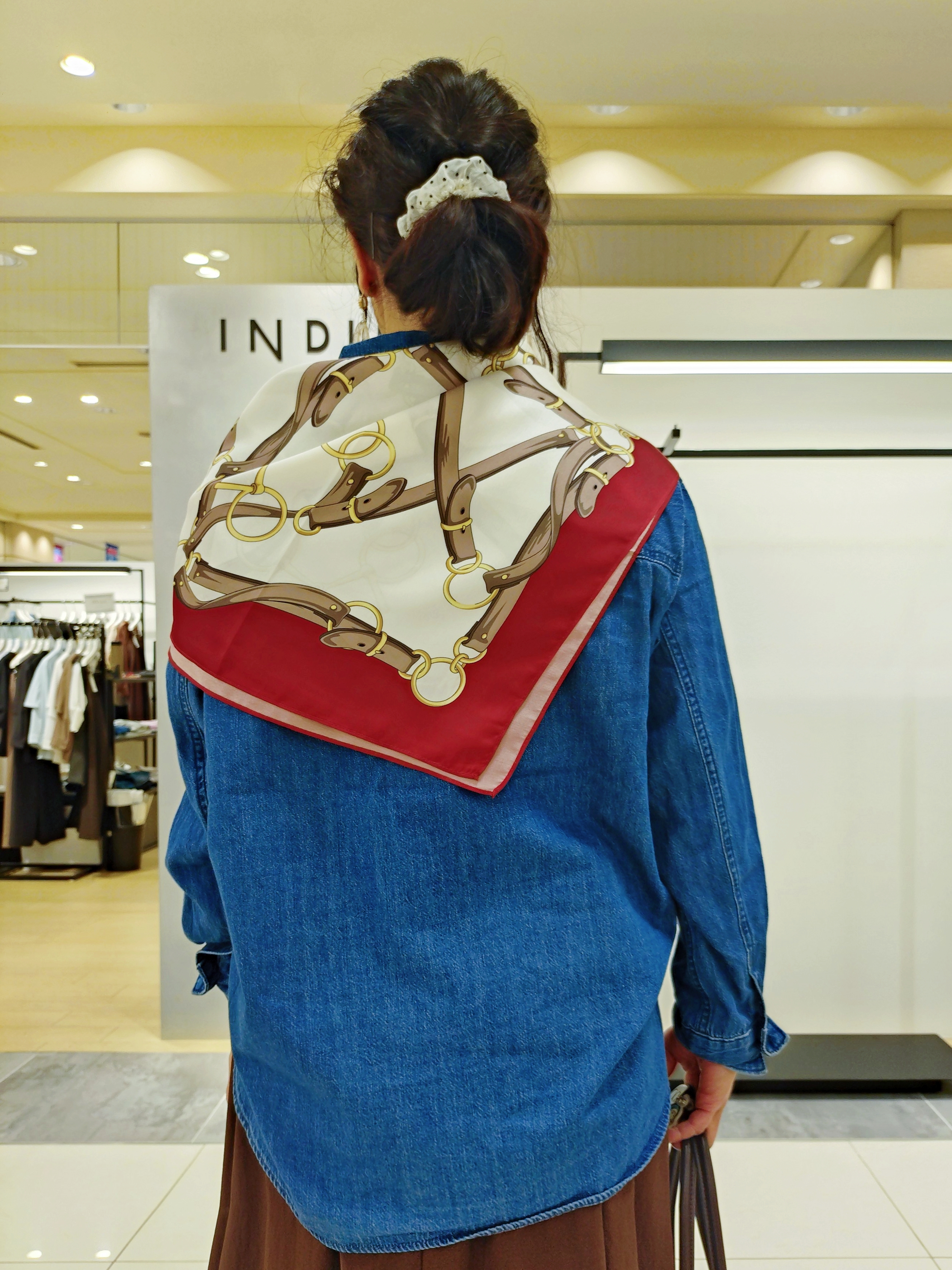 TOMOMIさんの「INDIVI｜【撥水／裏地なし軽量】ギャザーボリュームスカート」を使ったコーディネート